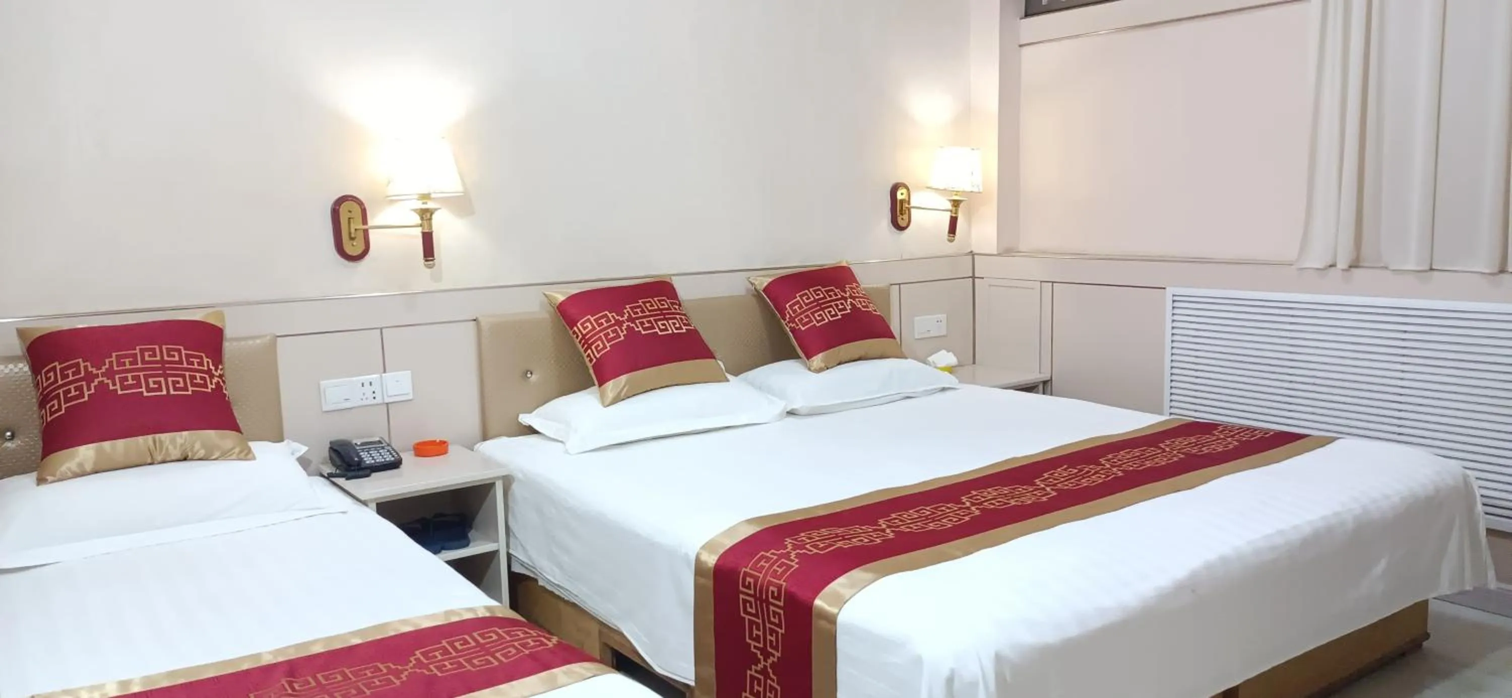 Bed in Qufu Garden Hotel