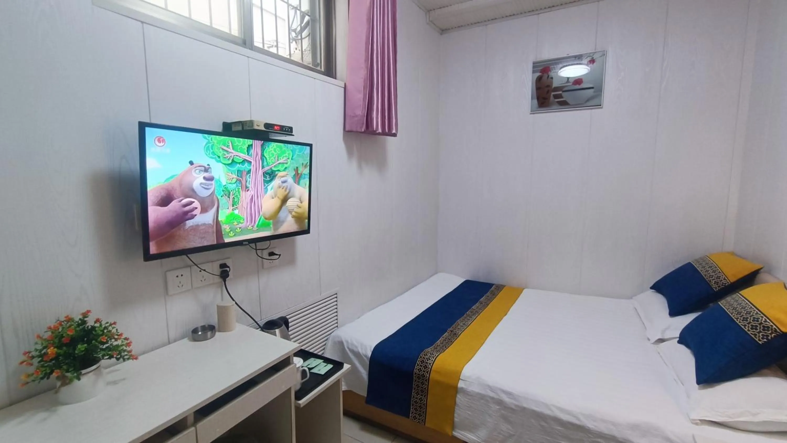 TV and multimedia, Bed in Qufu Garden Hotel