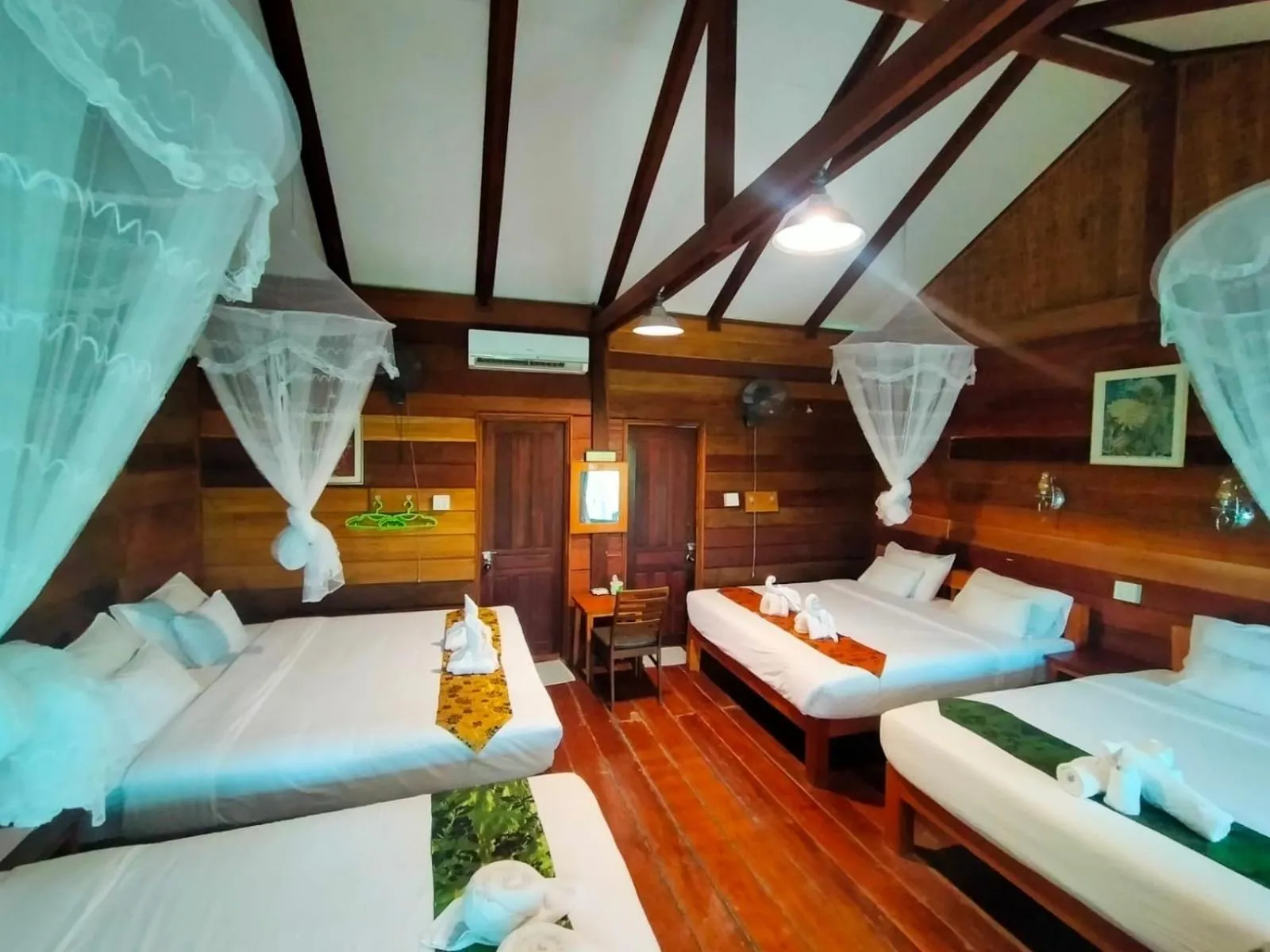 Bed in Phoxay Ngam Resort