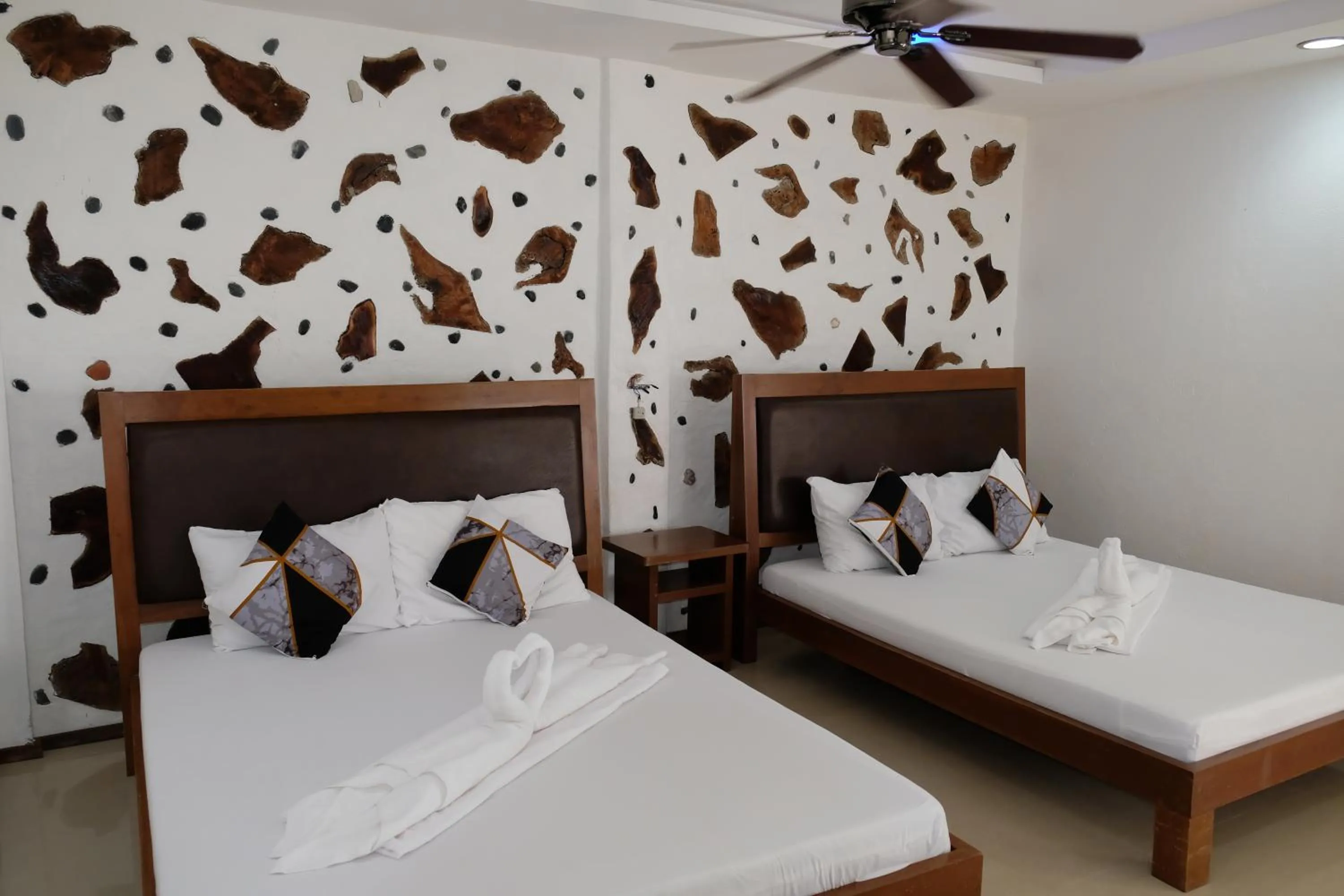 Bedroom, Bed in Sundown Resort & Austrian Pension House