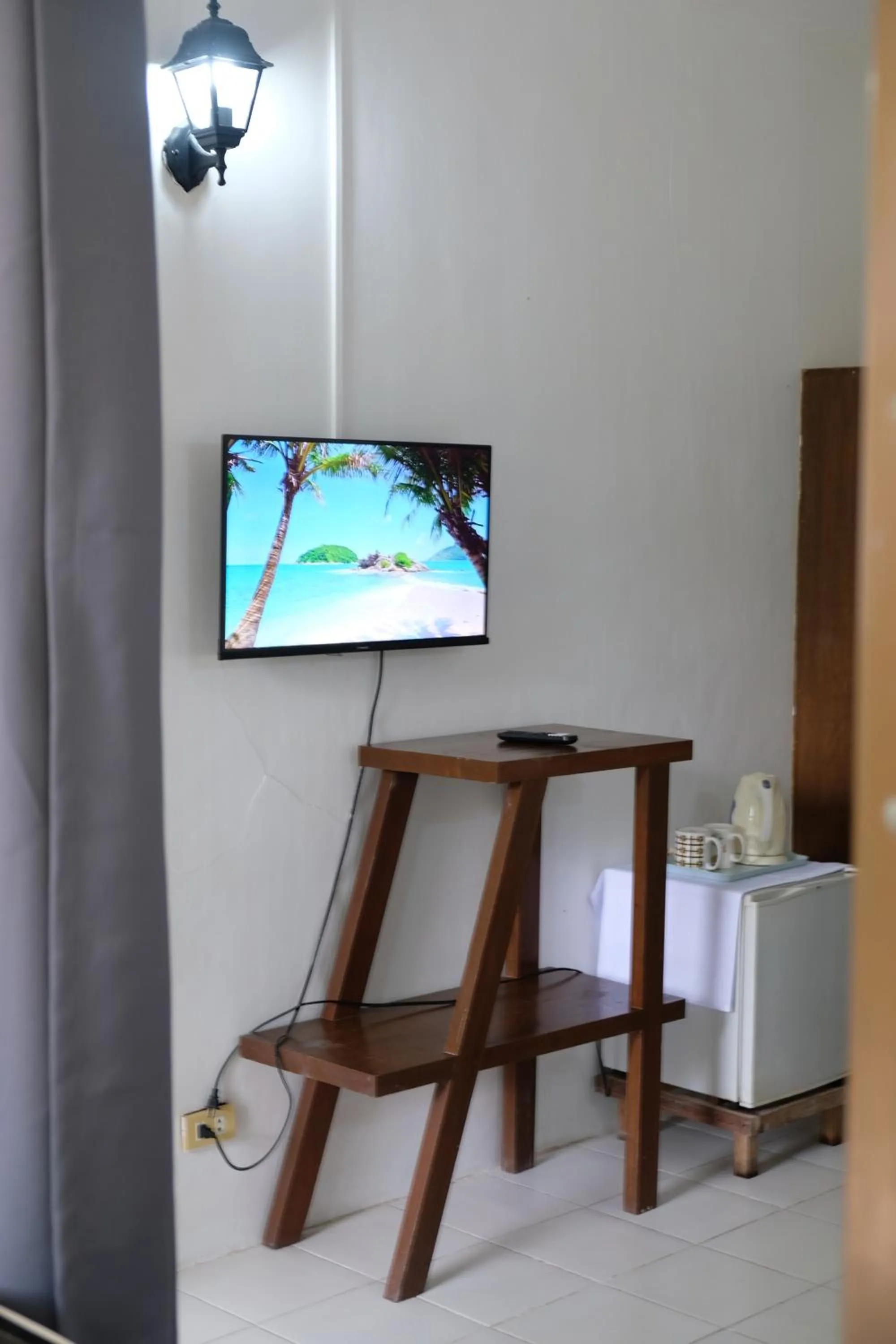 TV and multimedia in Sundown Resort & Austrian Pension House