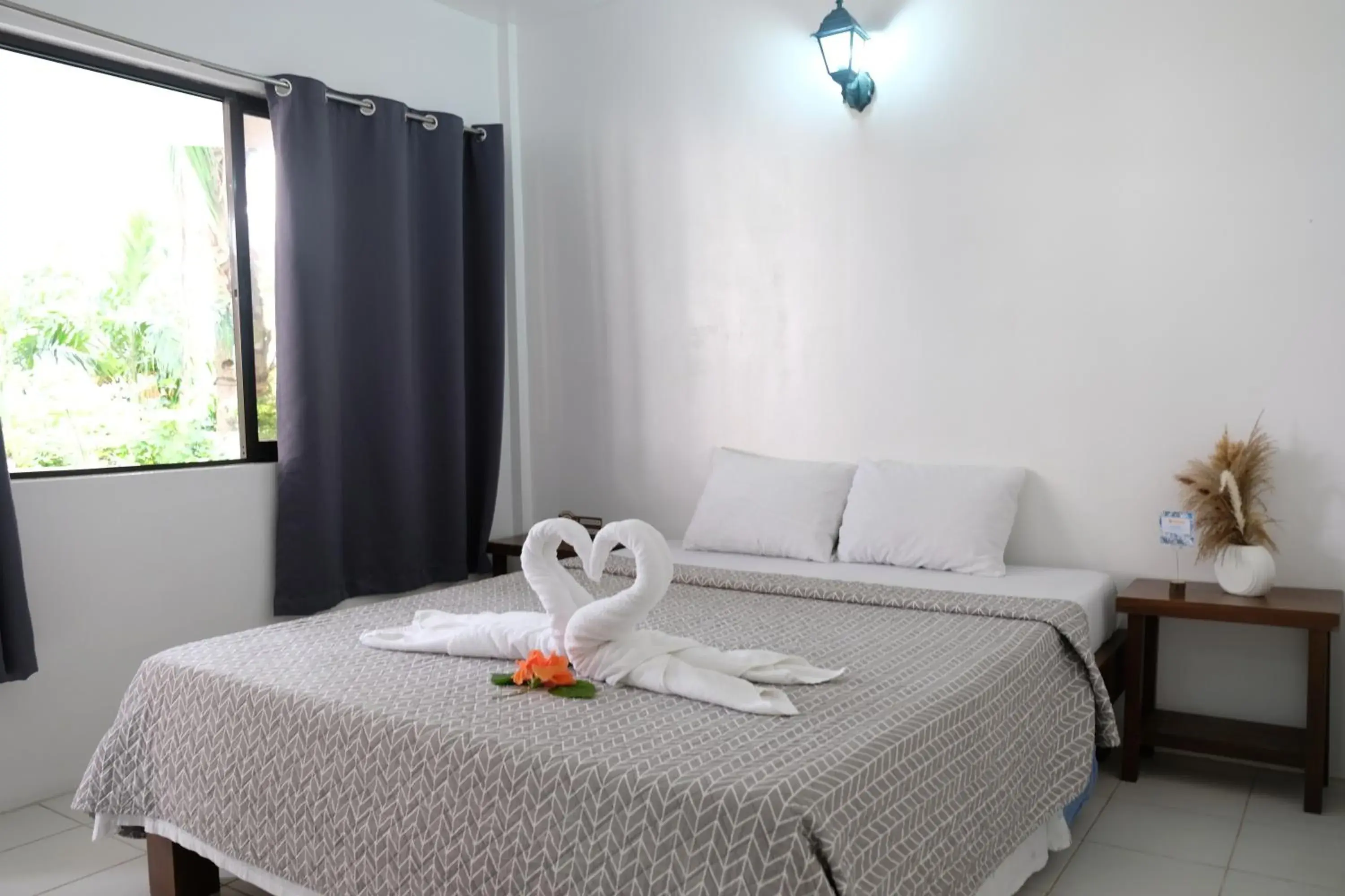 Double Room with Aircon in Sundown Resort & Austrian Pension House Double Room with Aircon in Sundown Resort & Austrian Pension House