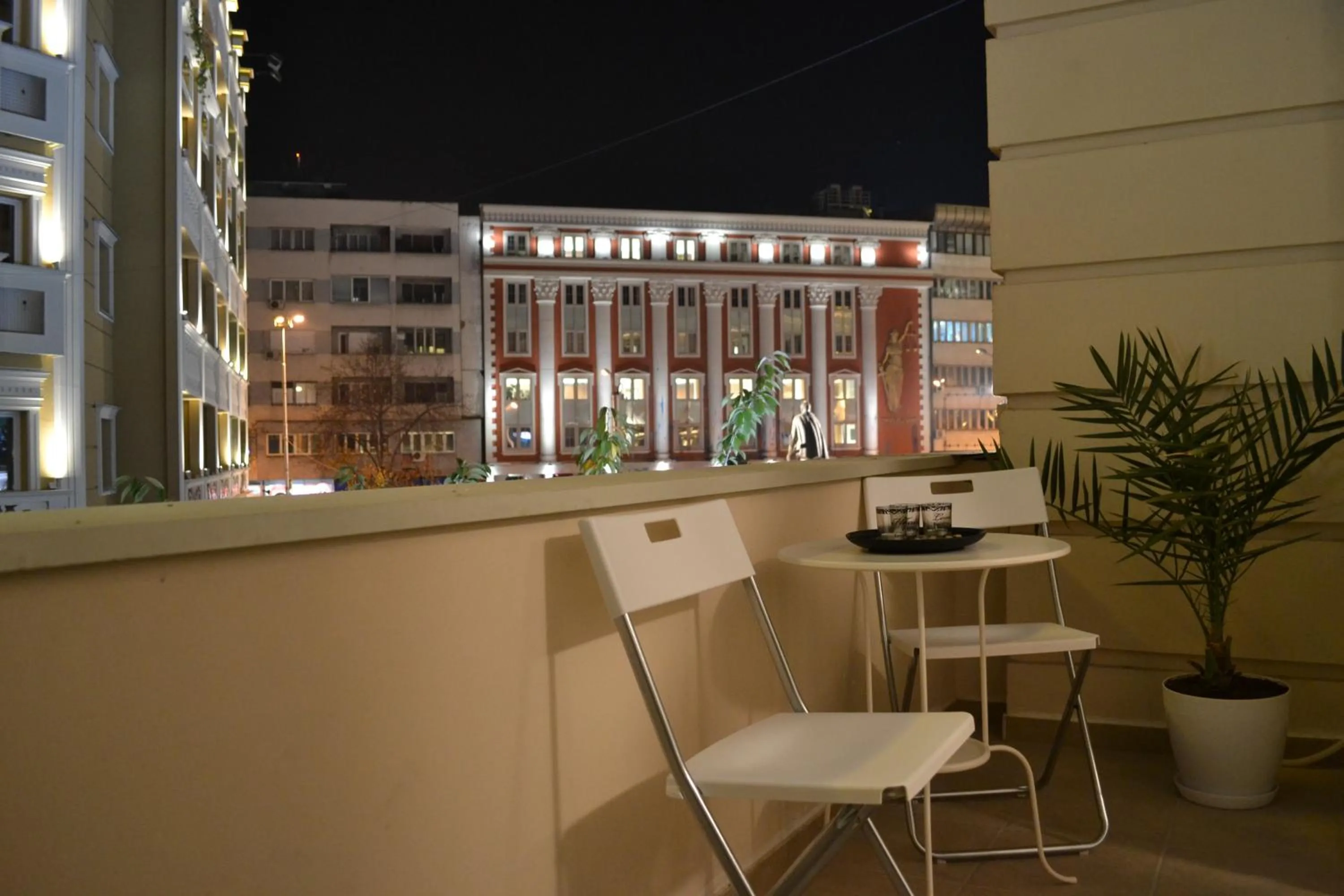 Lazarus Apartment