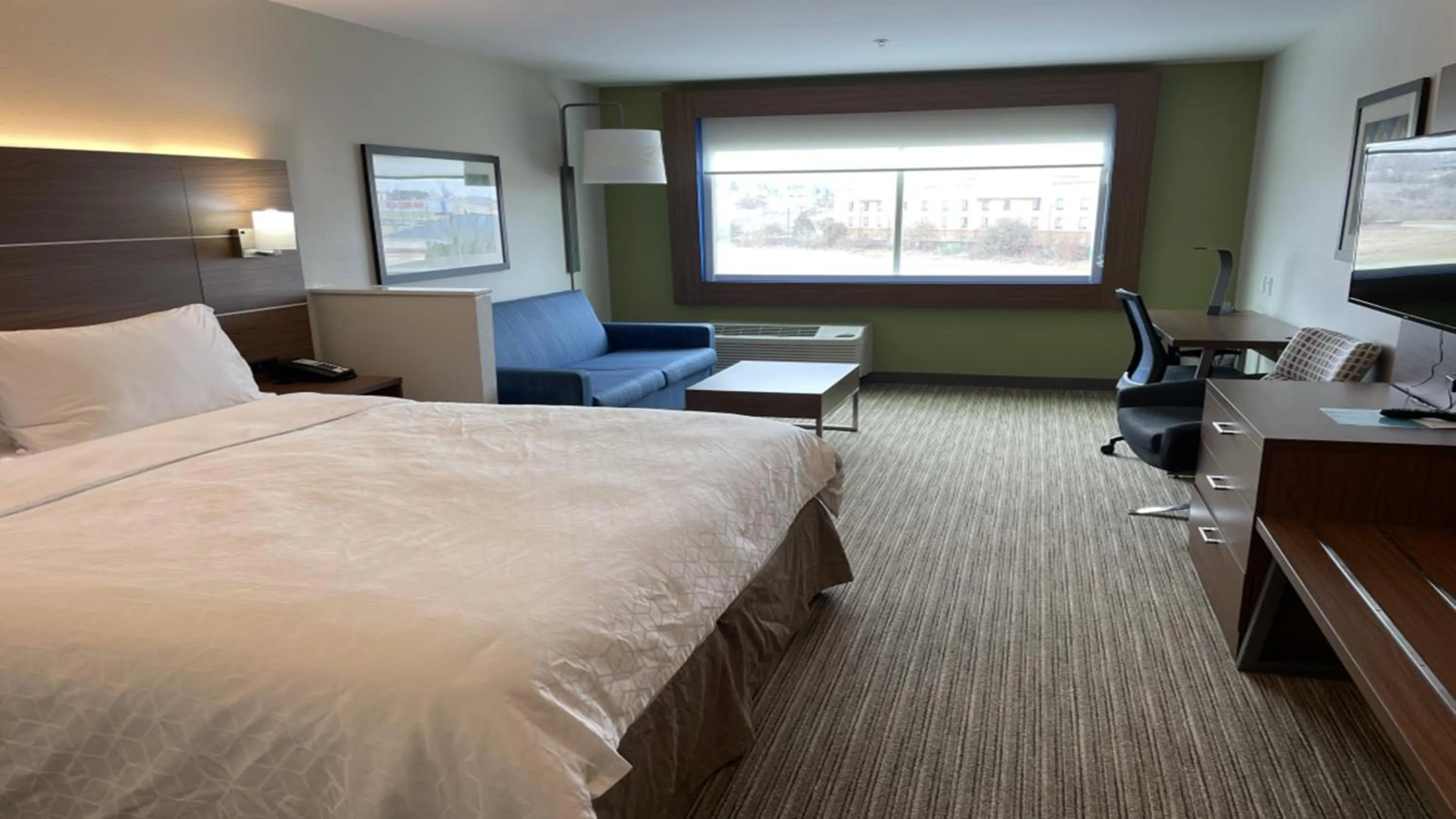 Photo of the whole room, Bed in Holiday Inn Express & Suites - Brenham South by IHG