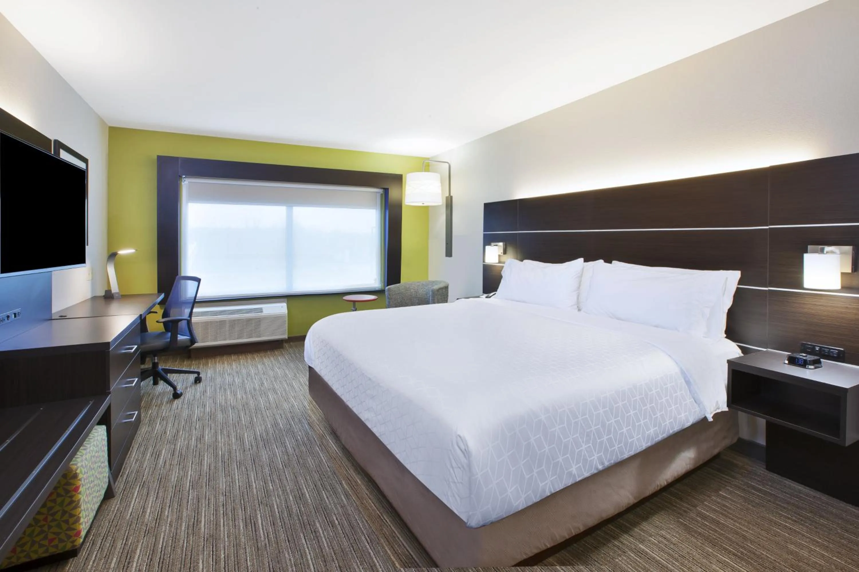 Photo of the whole room, Bed in Holiday Inn Express & Suites - Parkersburg East by IHG