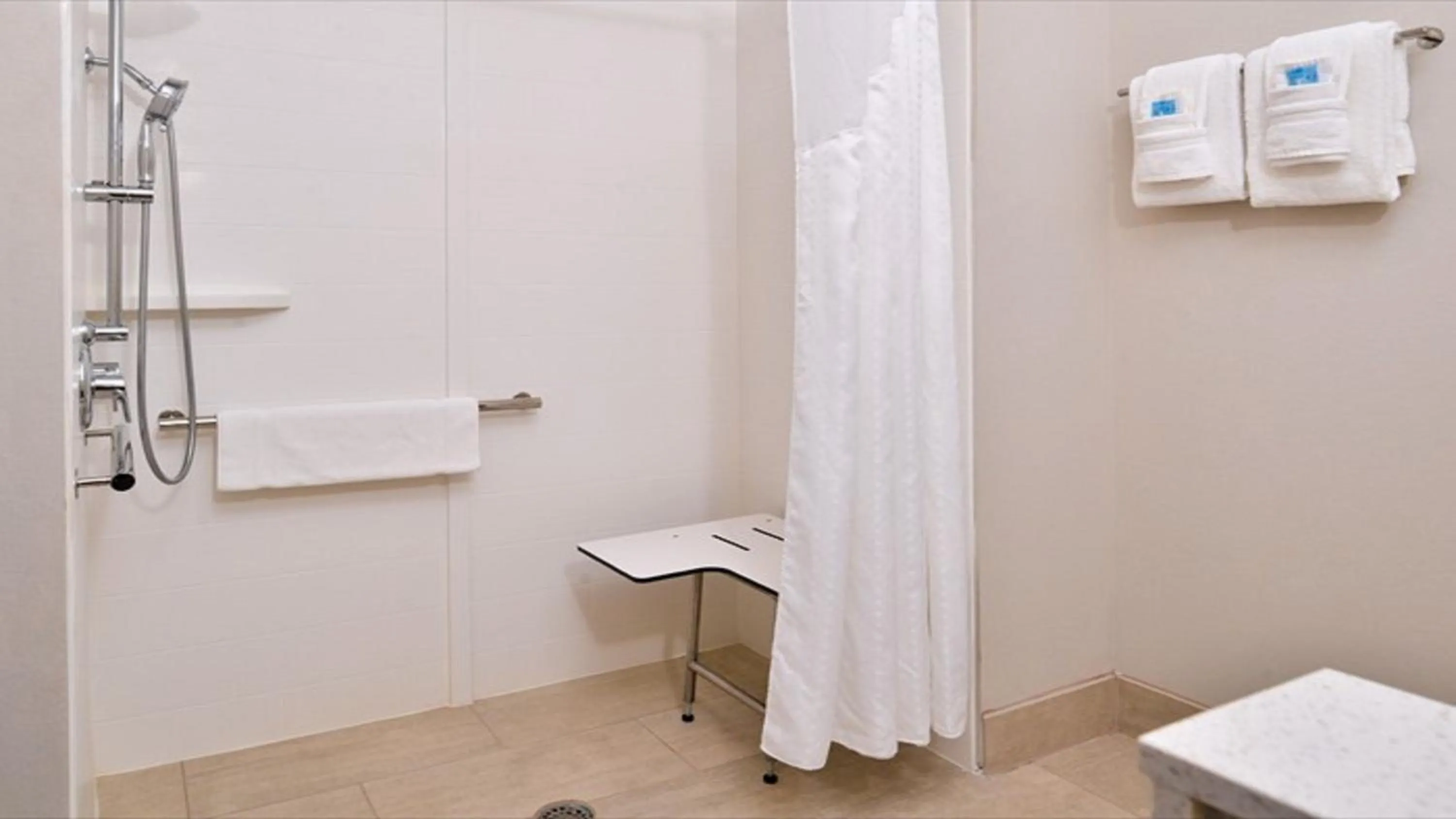 Photo of the whole room in Holiday Inn Express & Suites - Parkersburg East by IHG