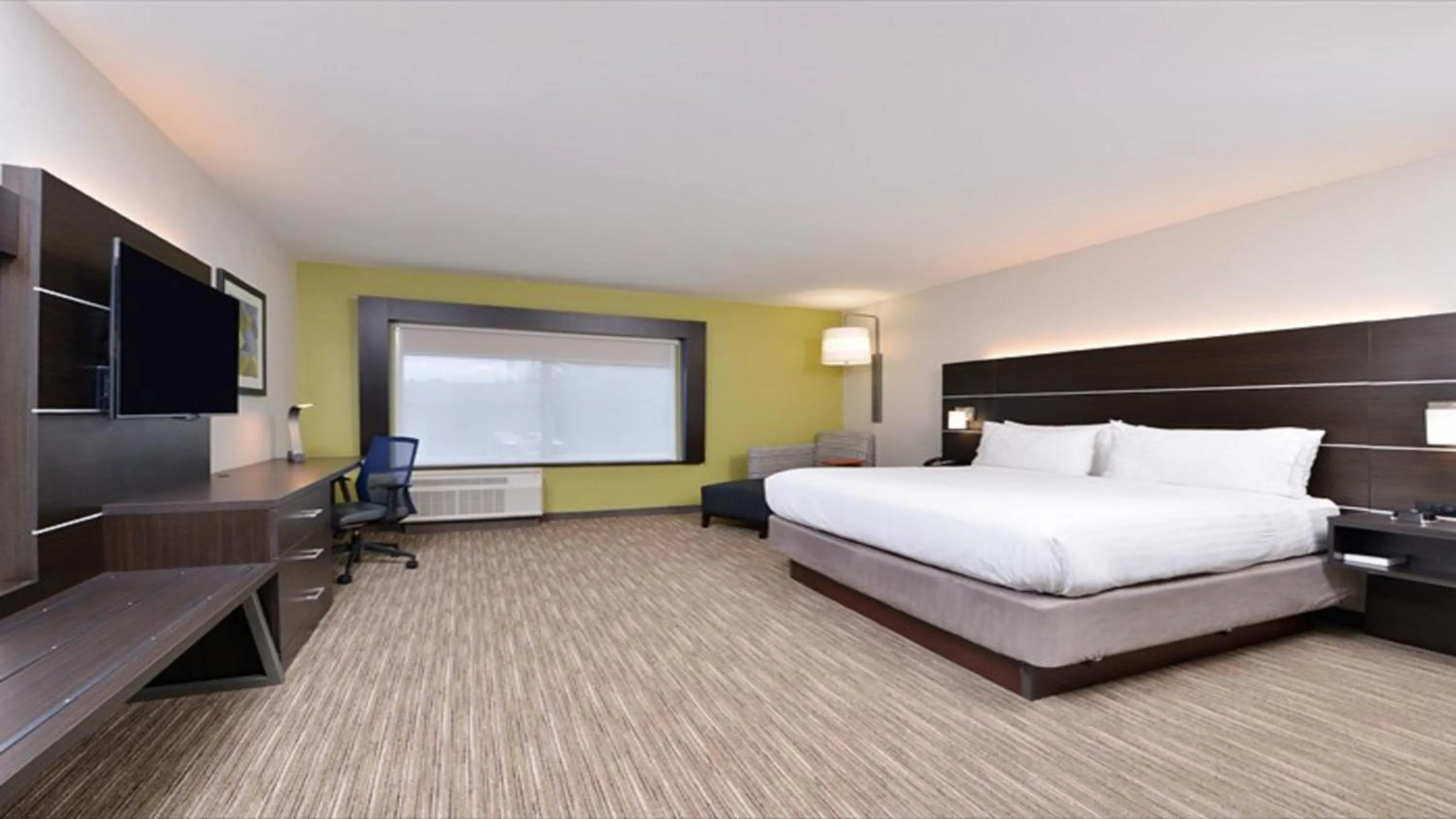 Photo of the whole room, Bed in Holiday Inn Express & Suites - Parkersburg East by IHG