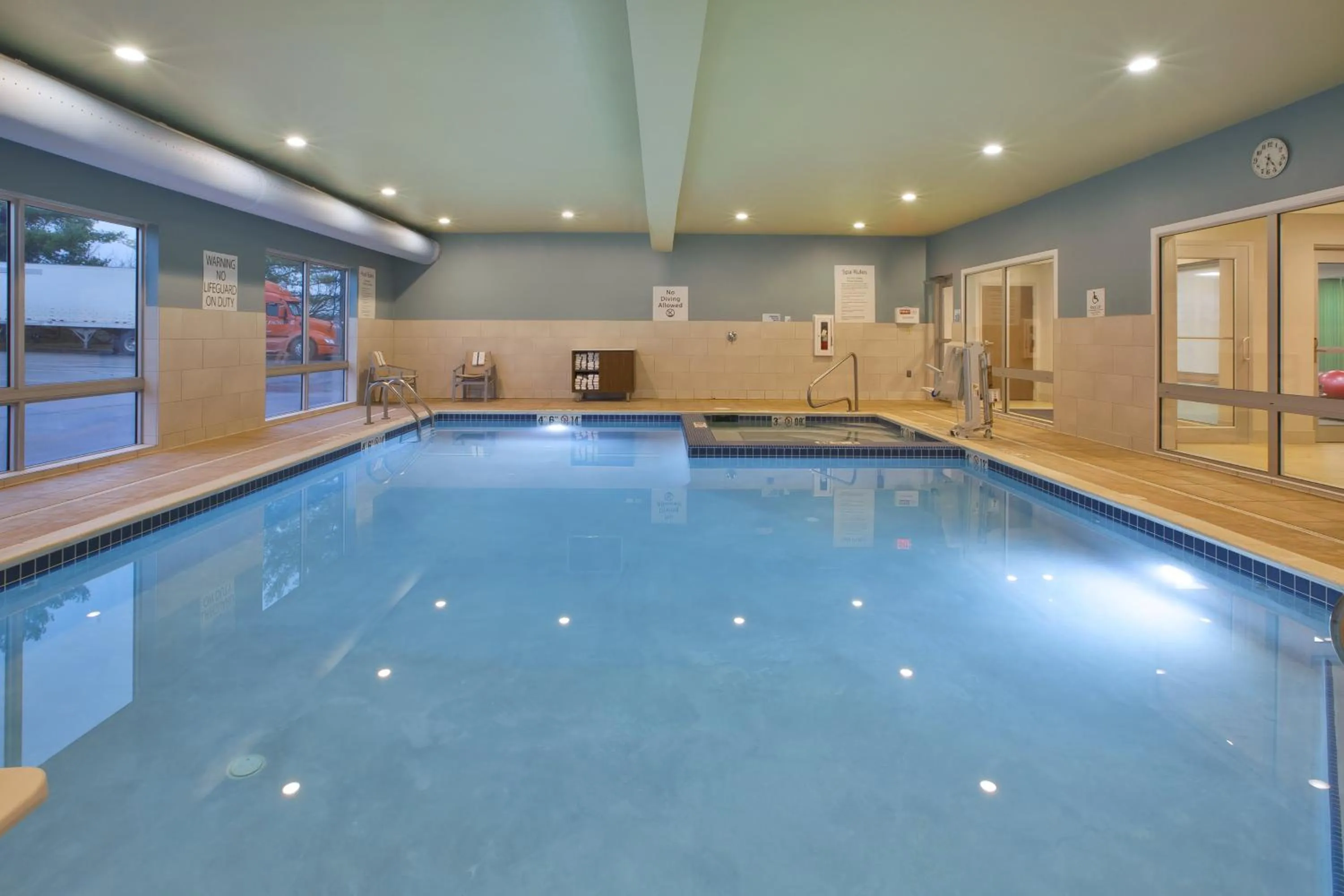 Swimming pool in Holiday Inn Express & Suites - Parkersburg East by IHG