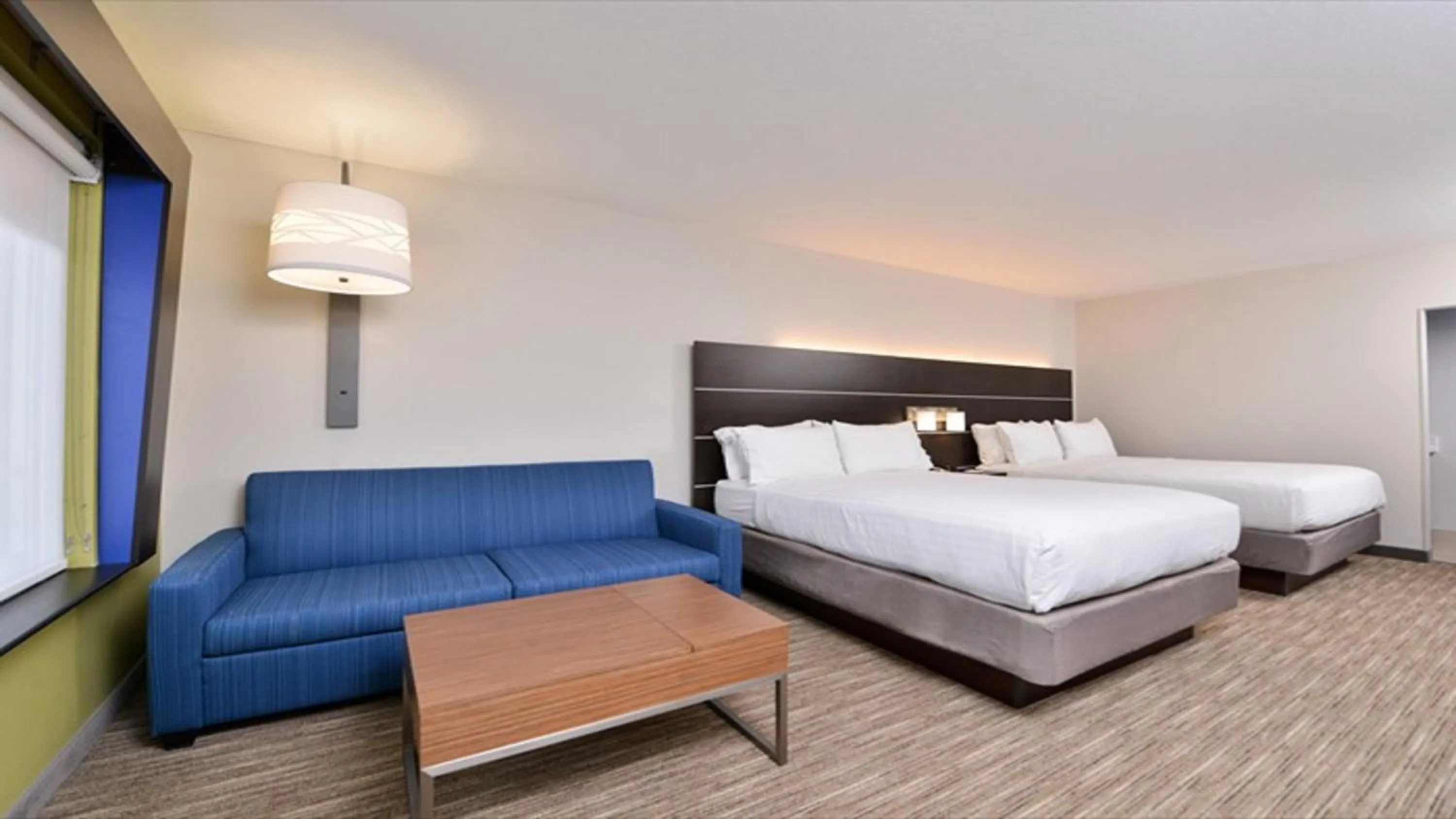 Bedroom, Bed in Holiday Inn Express & Suites - Parkersburg East by IHG