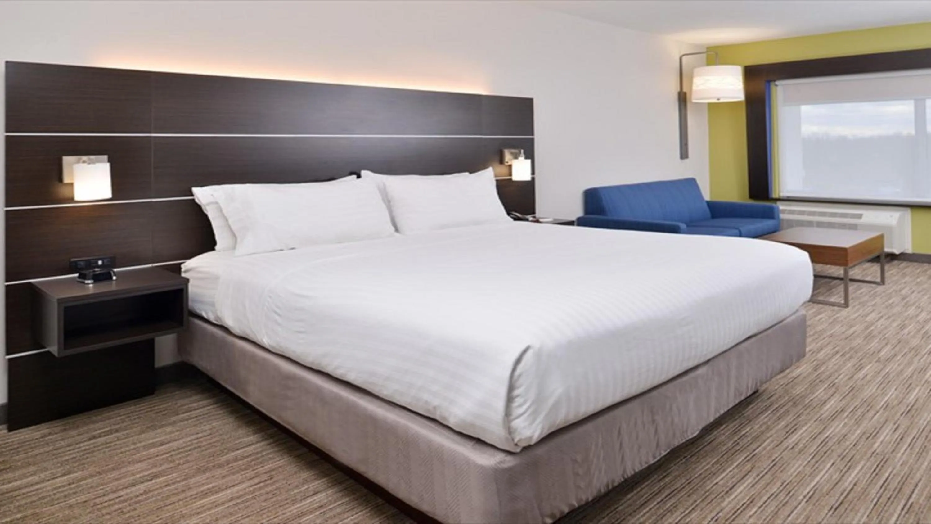 Bedroom, Bed in Holiday Inn Express & Suites - Parkersburg East by IHG