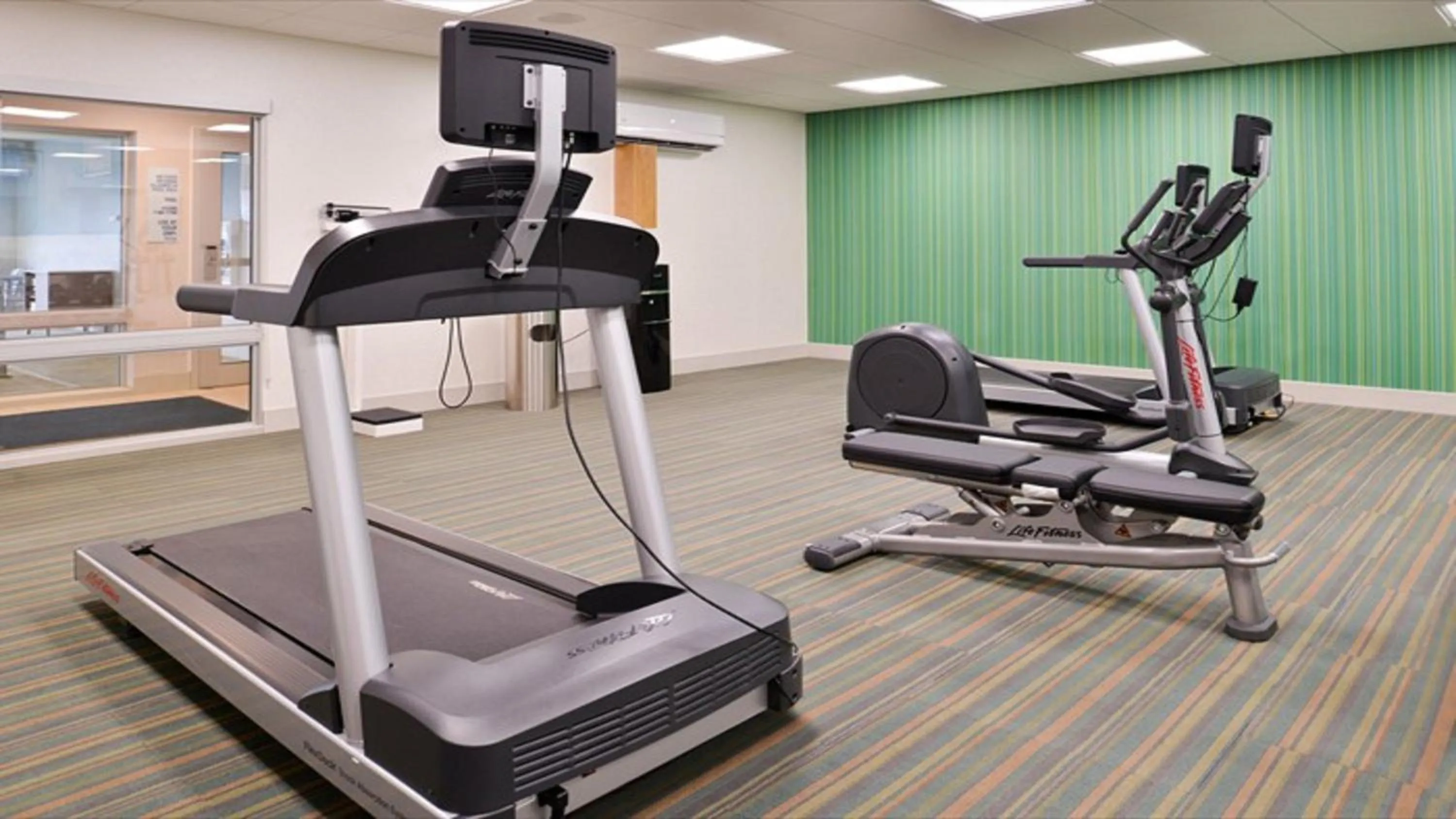 Fitness centre/facilities in Holiday Inn Express & Suites - Parkersburg East by IHG