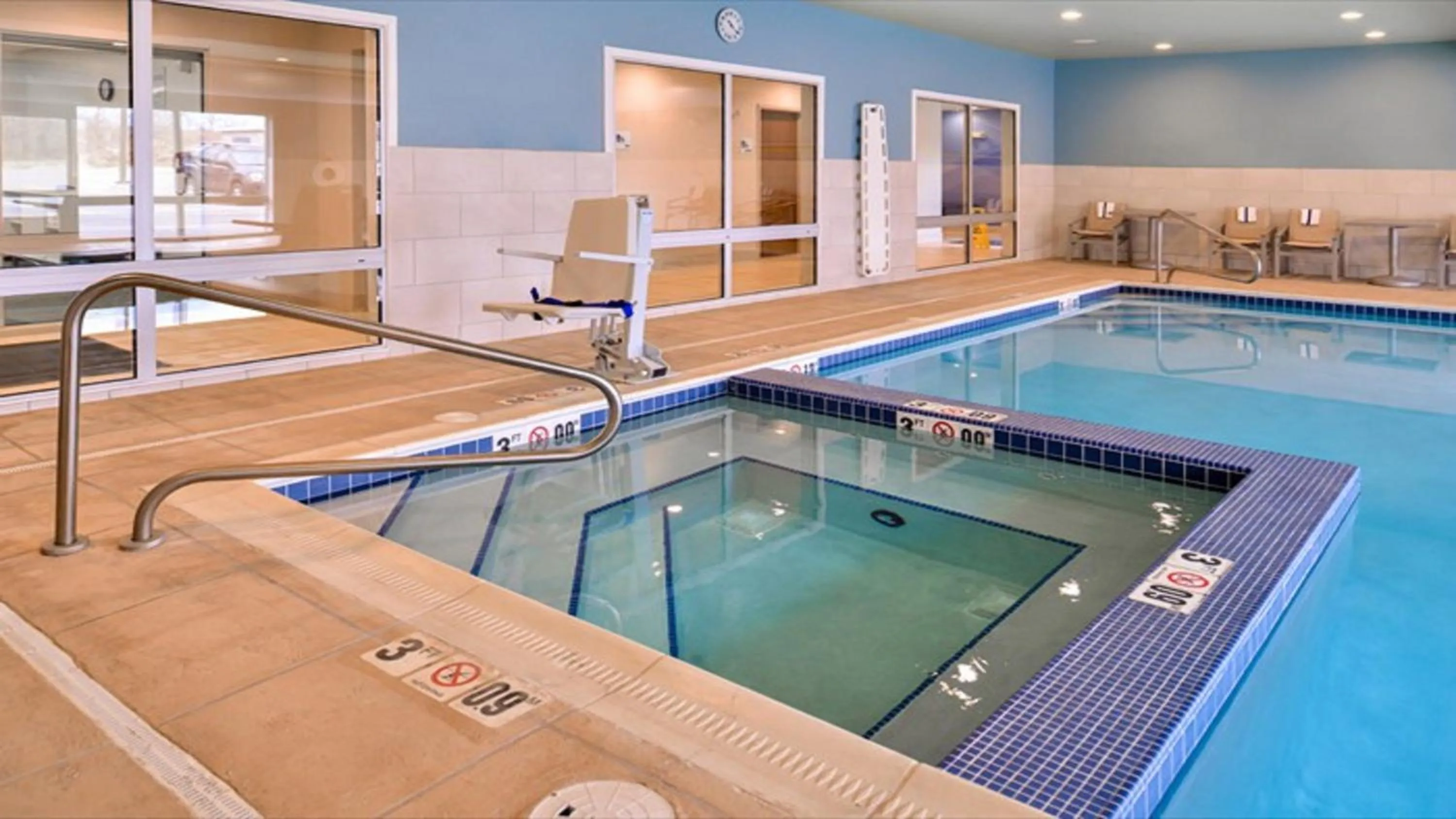 Spa and wellness centre/facilities in Holiday Inn Express & Suites - Parkersburg East by IHG