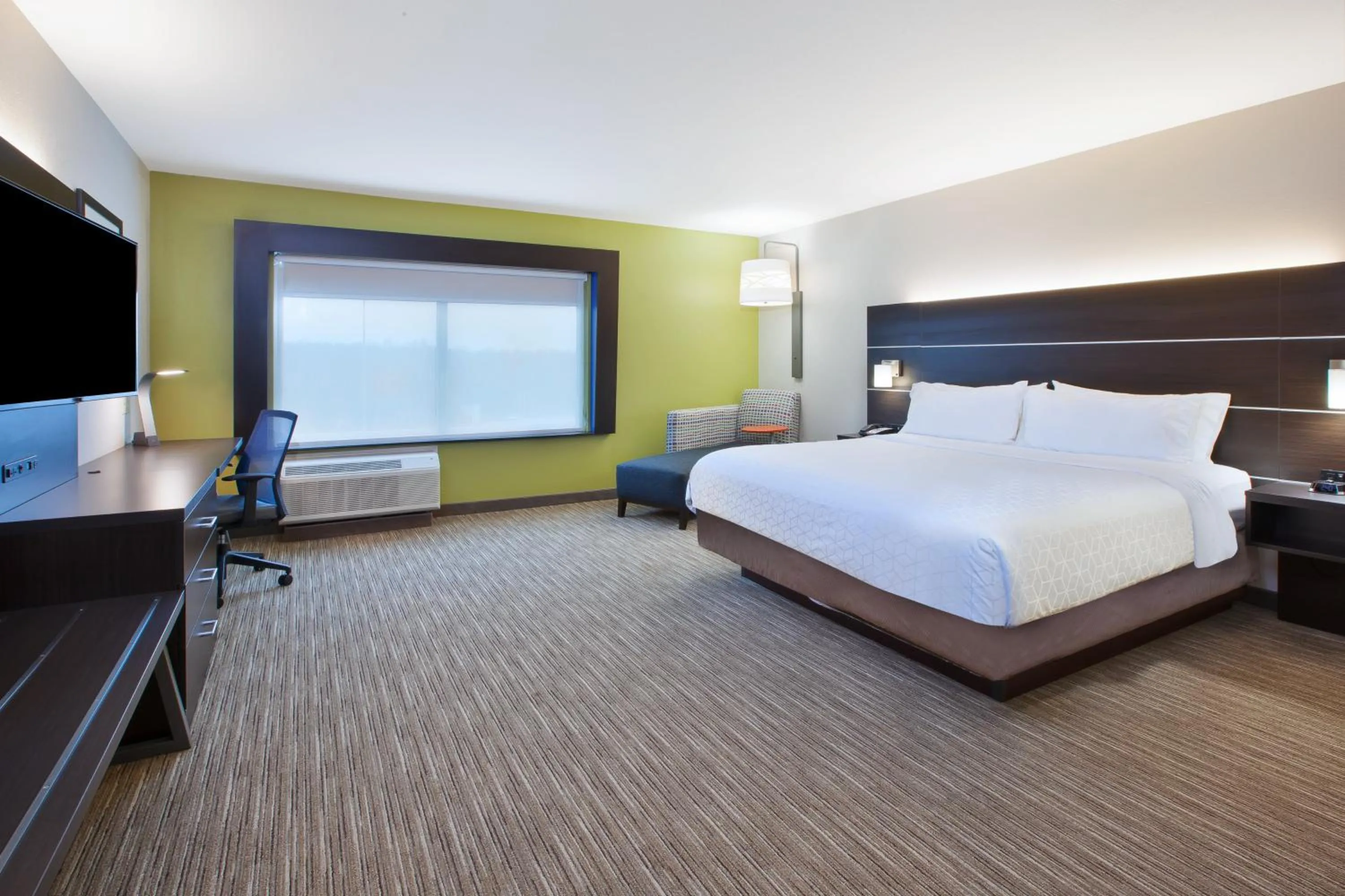 Photo of the whole room, Bed in Holiday Inn Express & Suites - Parkersburg East by IHG