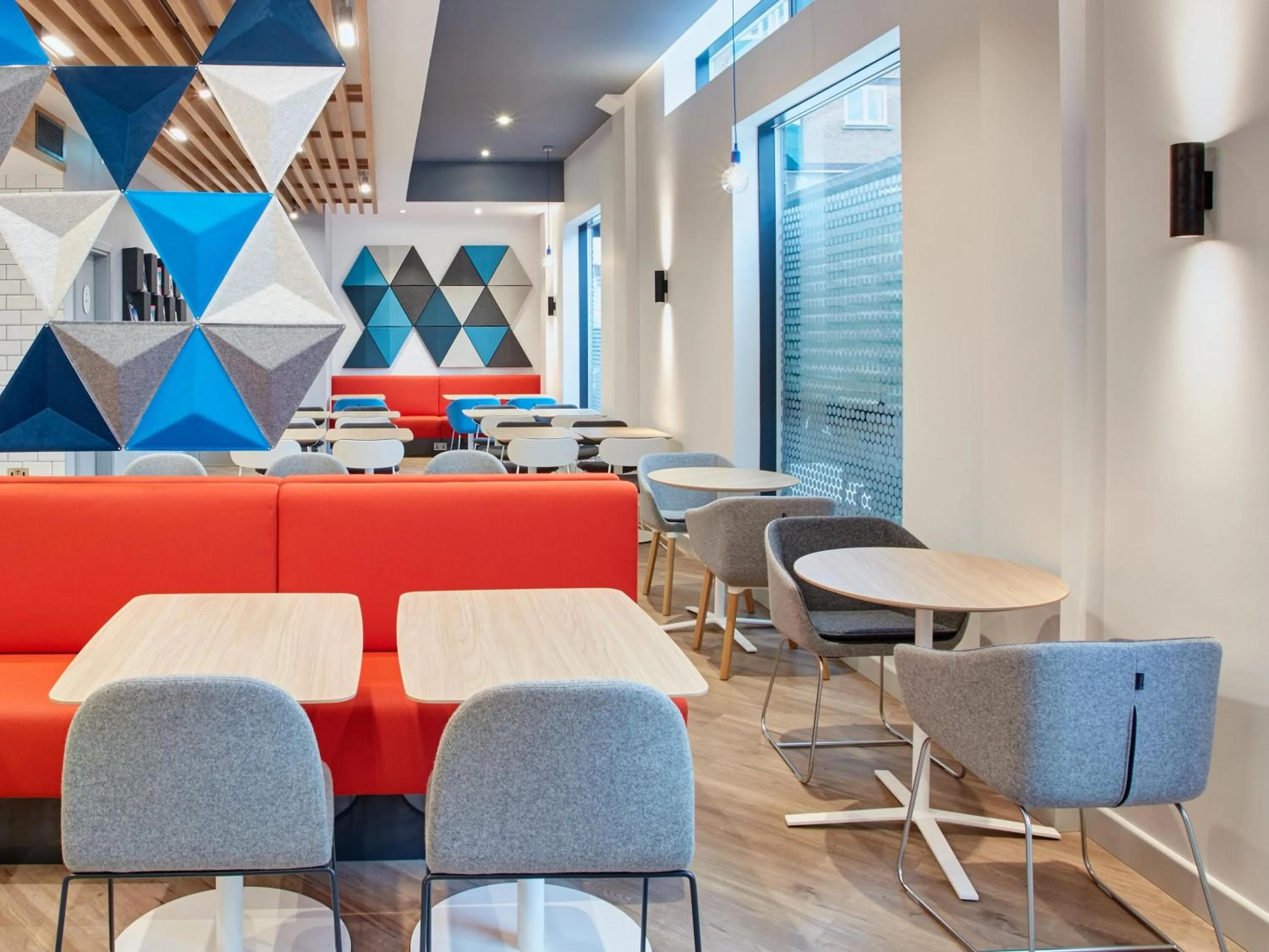 Restaurant/places to eat in Holiday Inn Express - Stockport by IHG