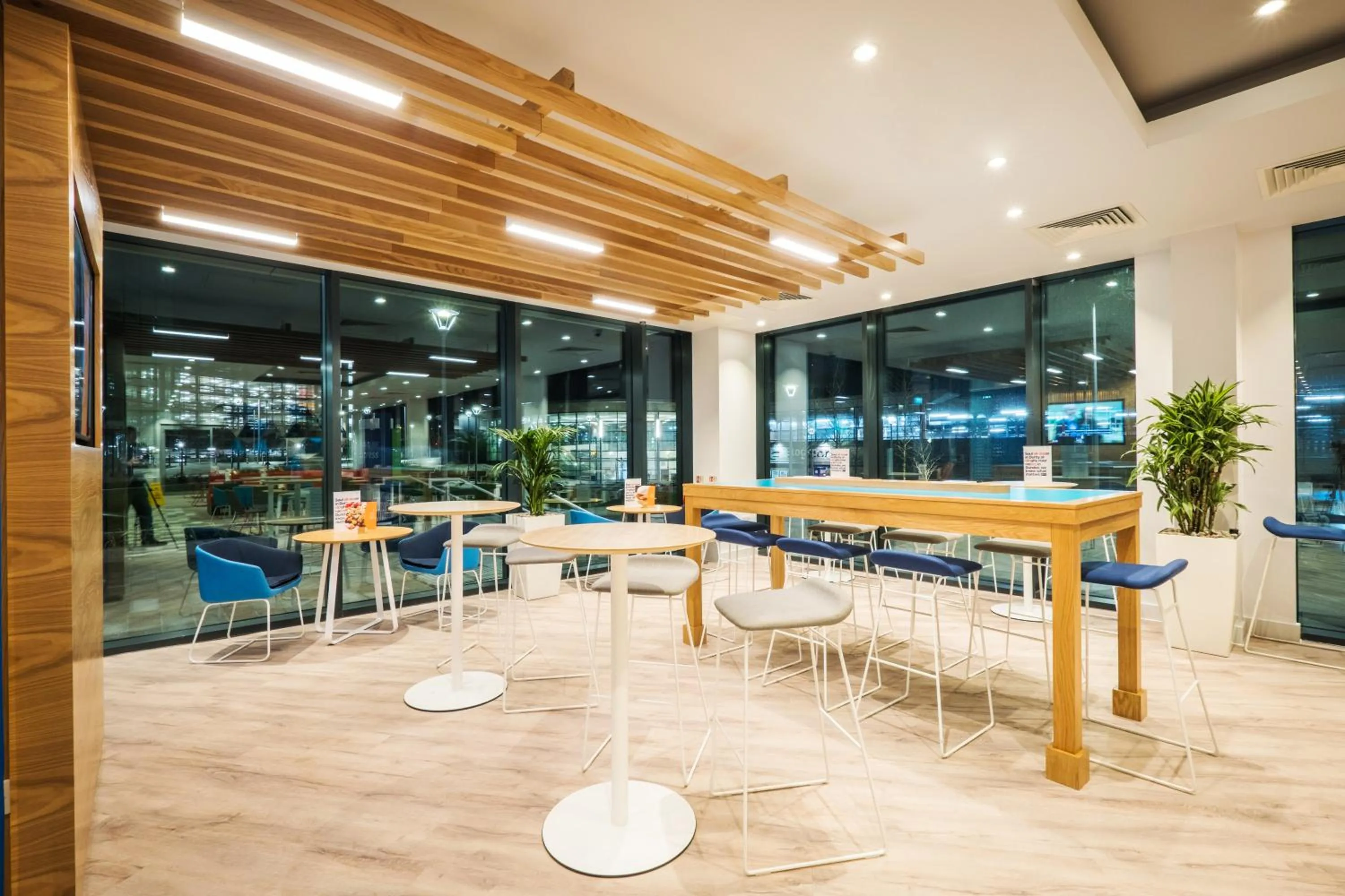 Restaurant/places to eat in Holiday Inn Express - Stockport by IHG