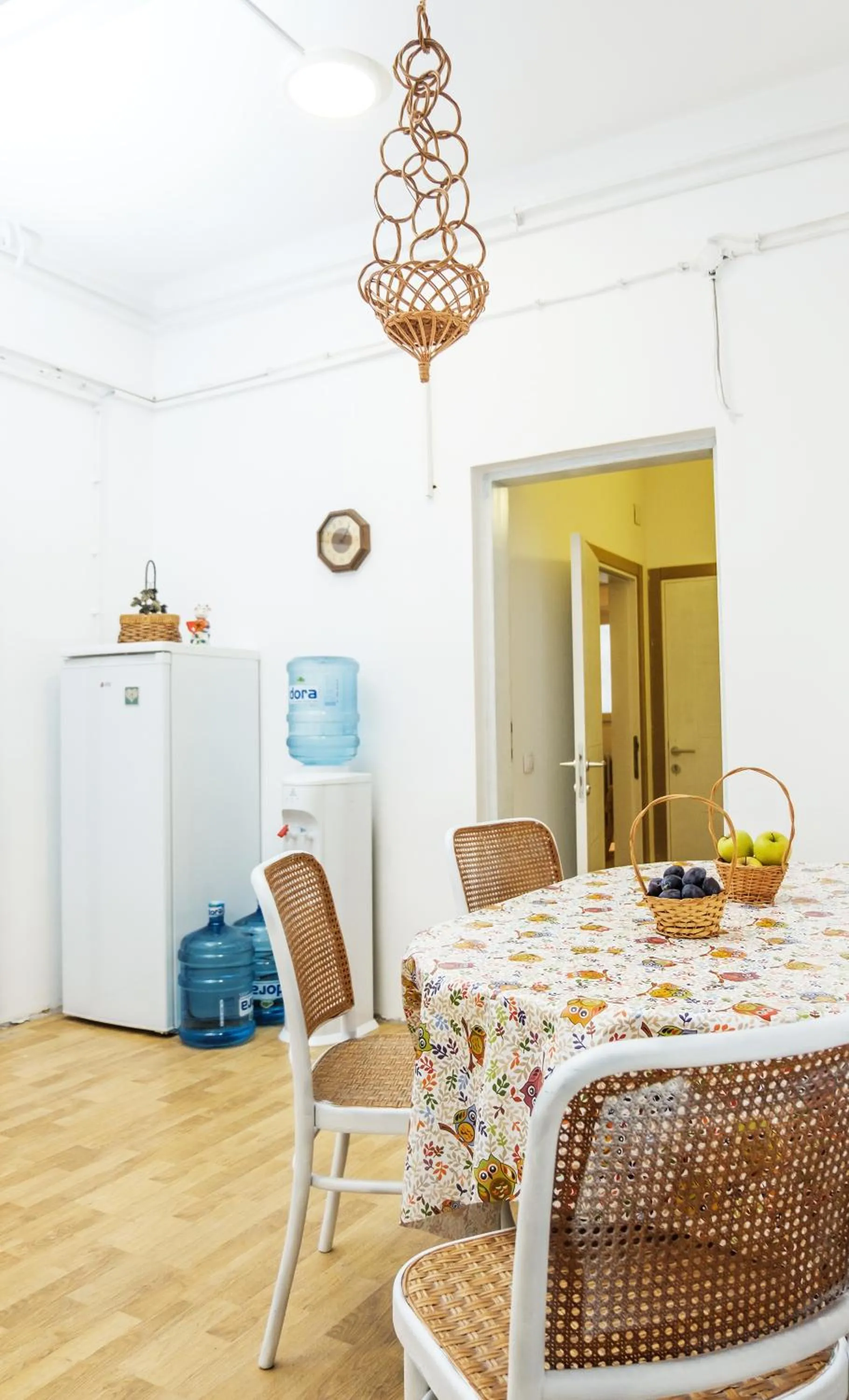 Communal kitchen in Hostel Jellostone