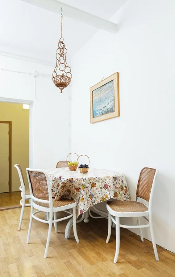 Dining area in Hostel Jellostone