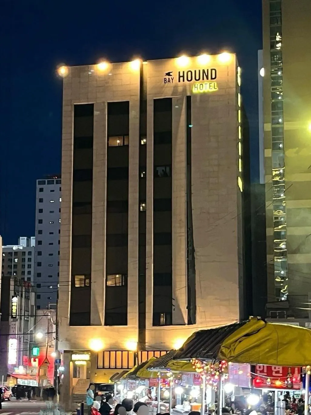 Property building in Bay Hound Hotel