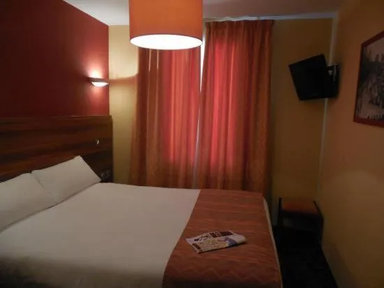 Bedroom, Bed in Residence Share Inn