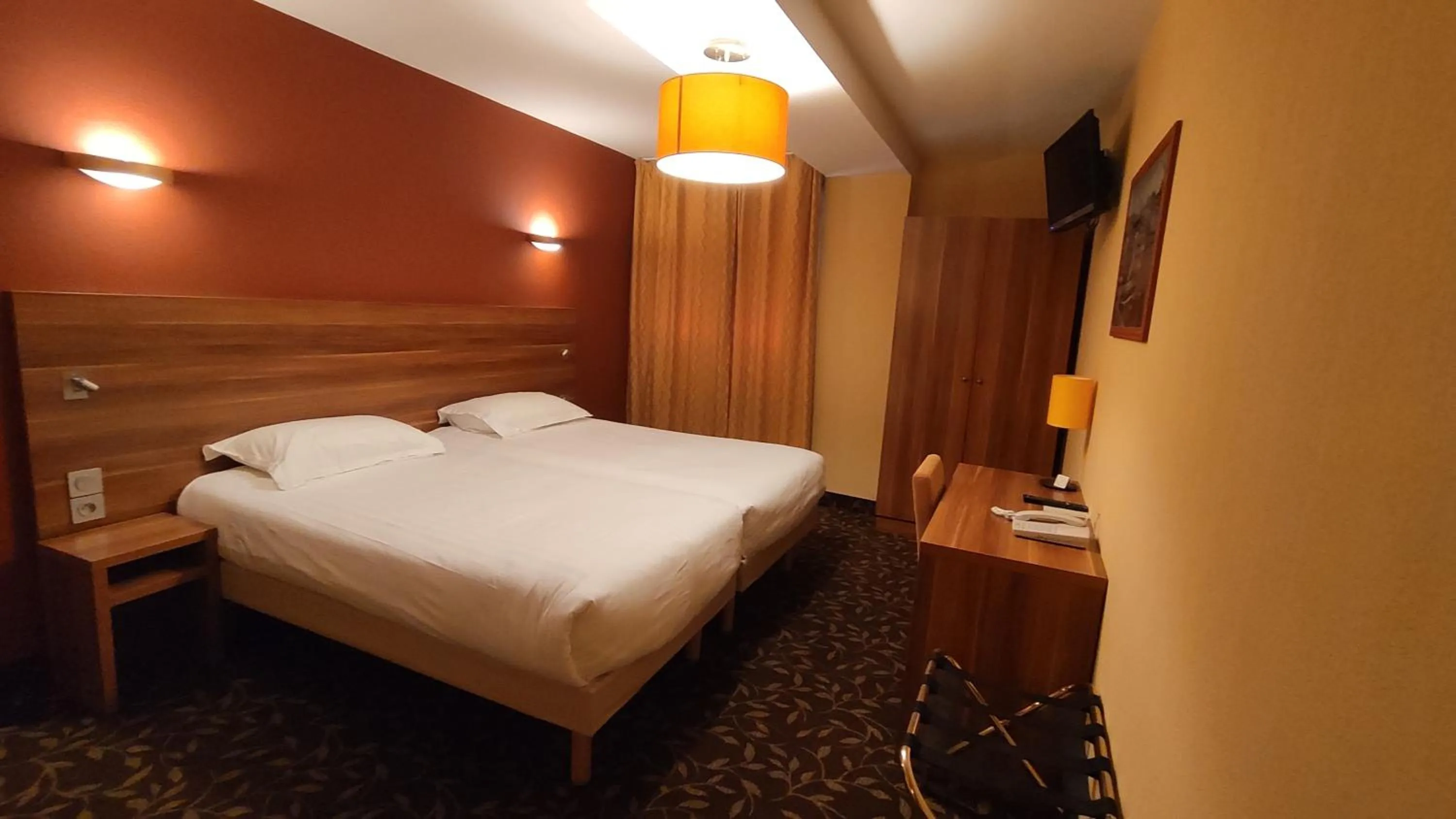 Photo of the whole room, Bed in Residence Share Inn