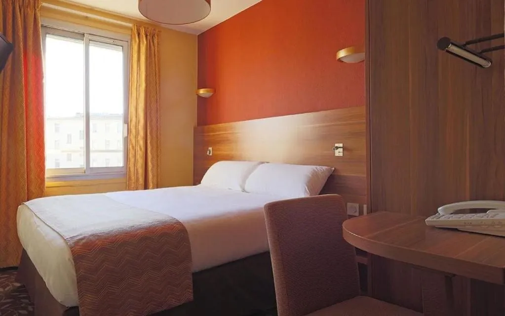 Bedroom, Bed in Residence Share Inn