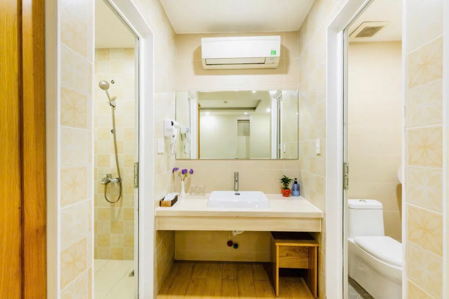 Bathroom in Blue Diamond Airport Hotel