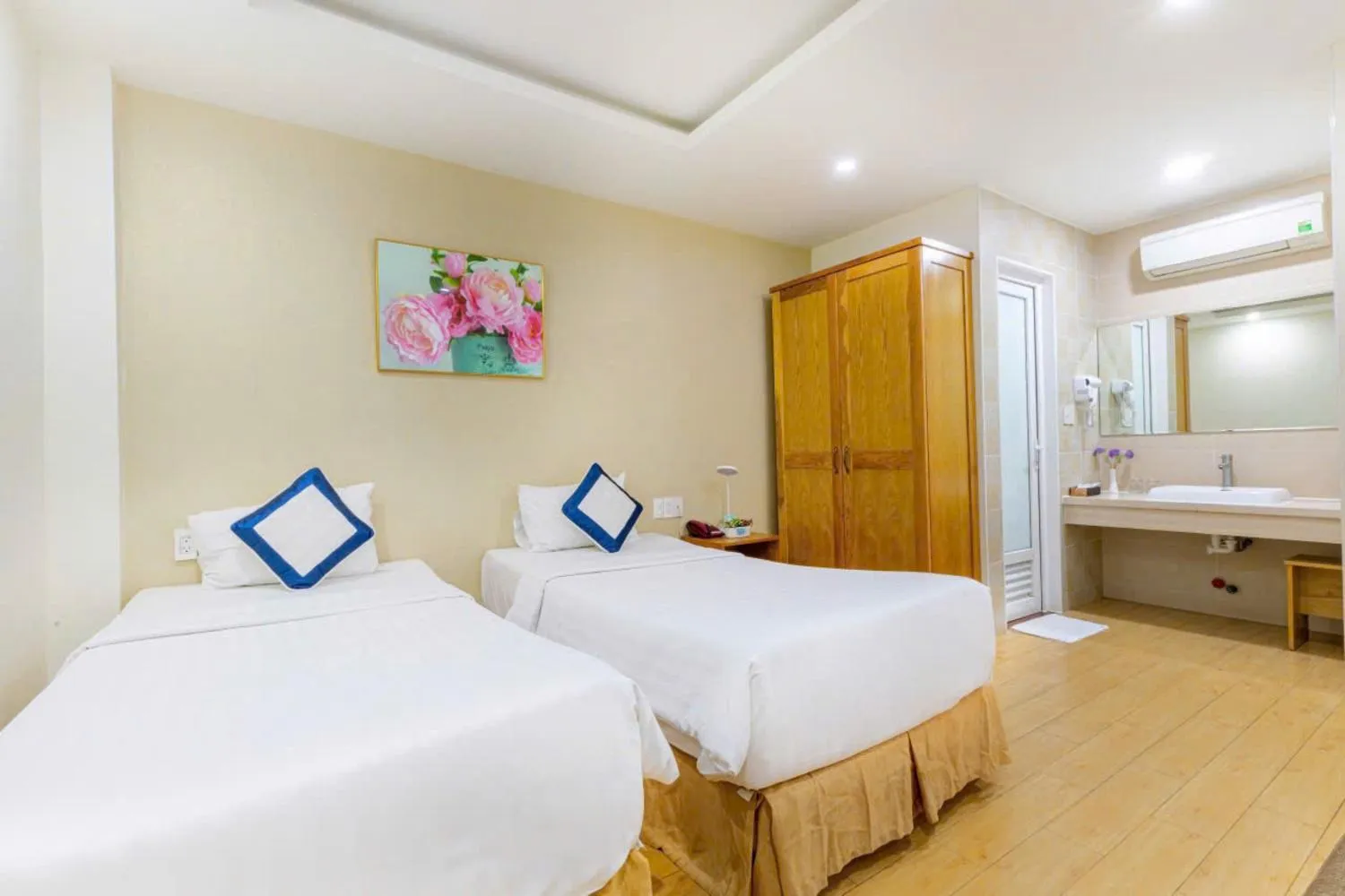 Bed in Blue Diamond Airport Hotel