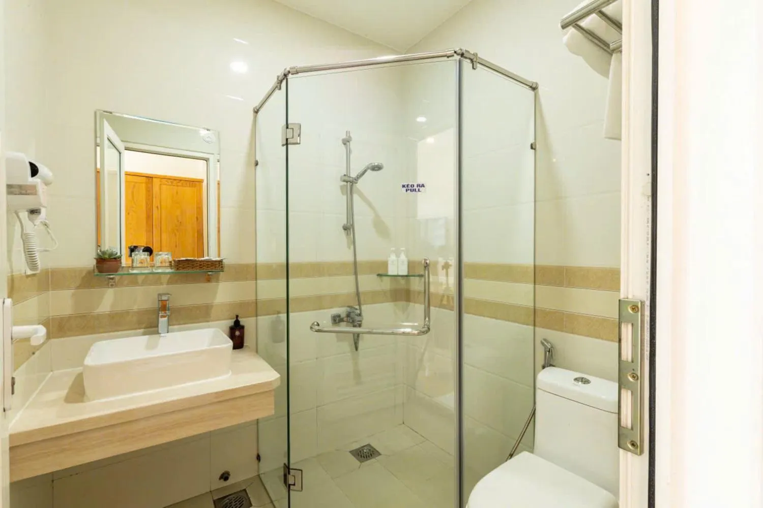 Toilet in Blue Diamond Airport Hotel