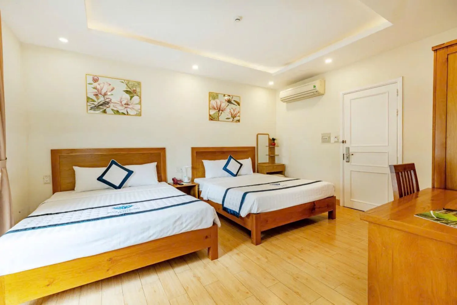 Bed in Blue Diamond Airport Hotel