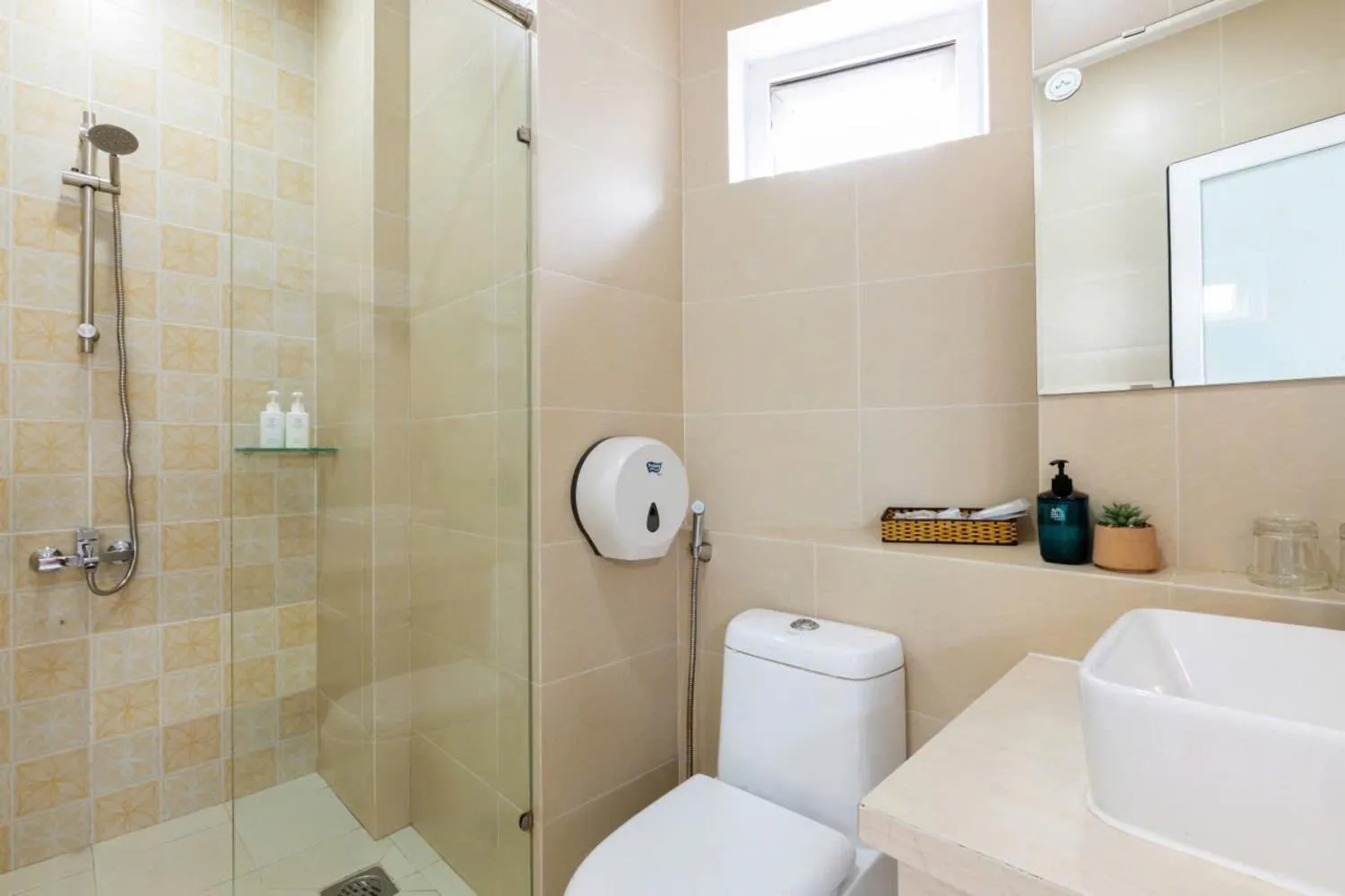 Toilet in Blue Diamond Airport Hotel