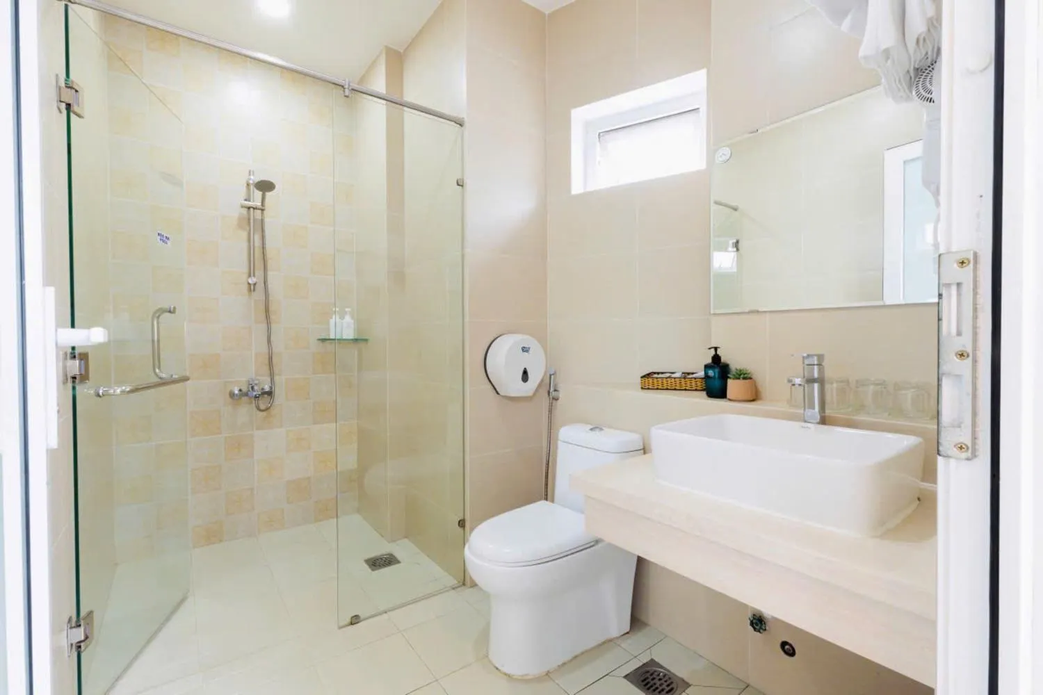 Toilet in Blue Diamond Airport Hotel