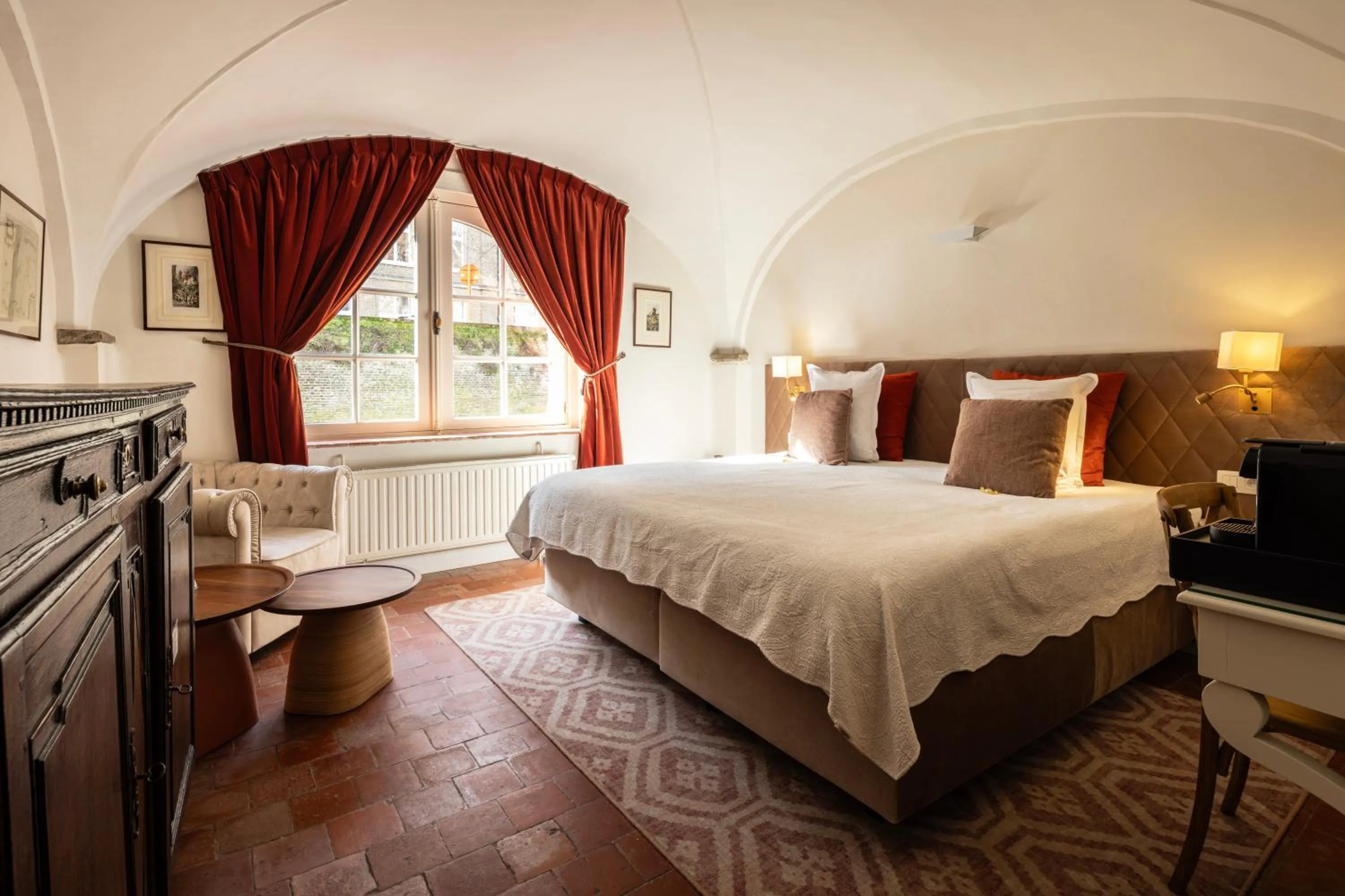 Bed in Canal View Hotel Ter Brughe by CW Hotel Collection