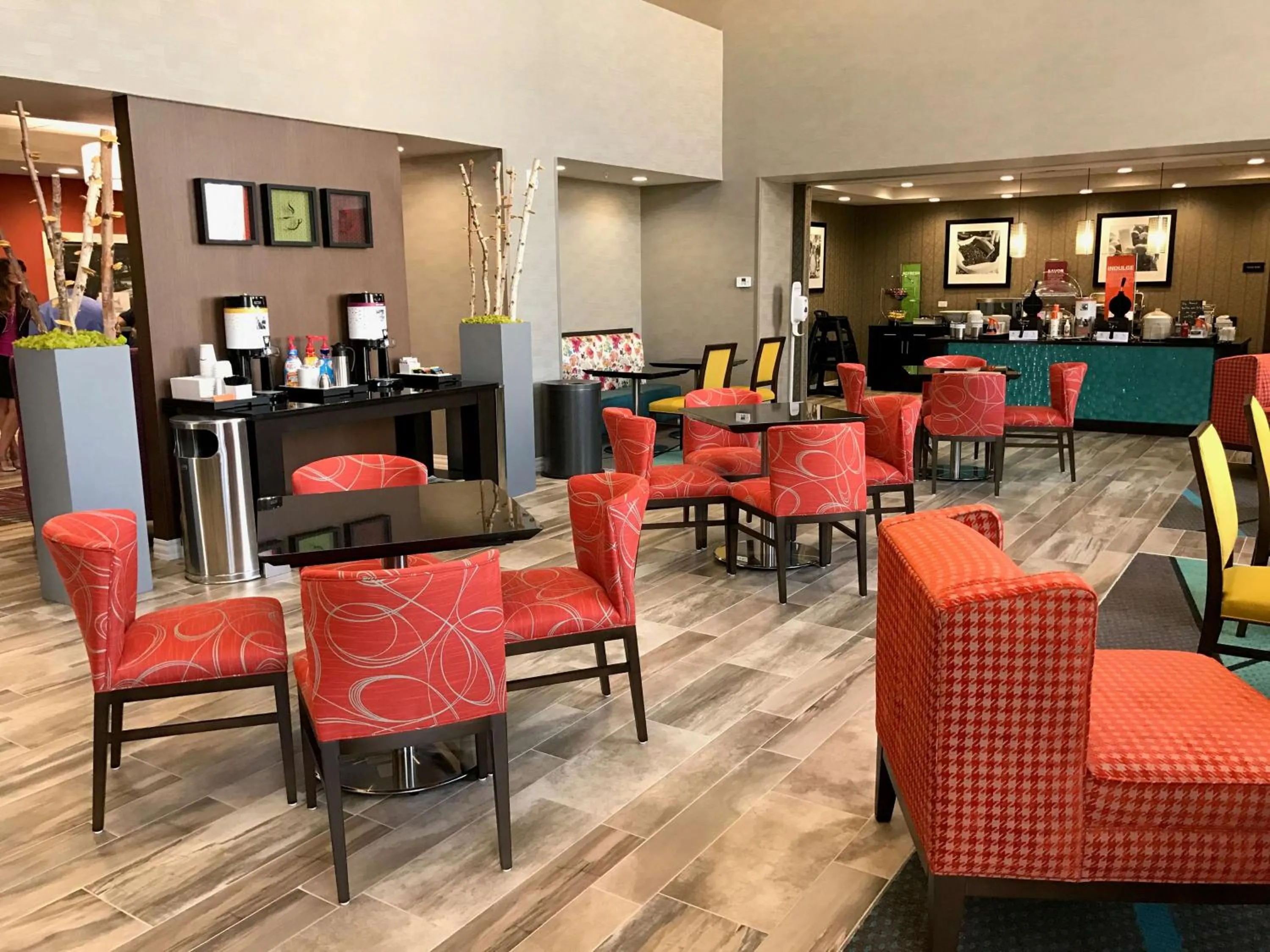 Restaurant/places to eat in Hampton Inn & Suites-Moore