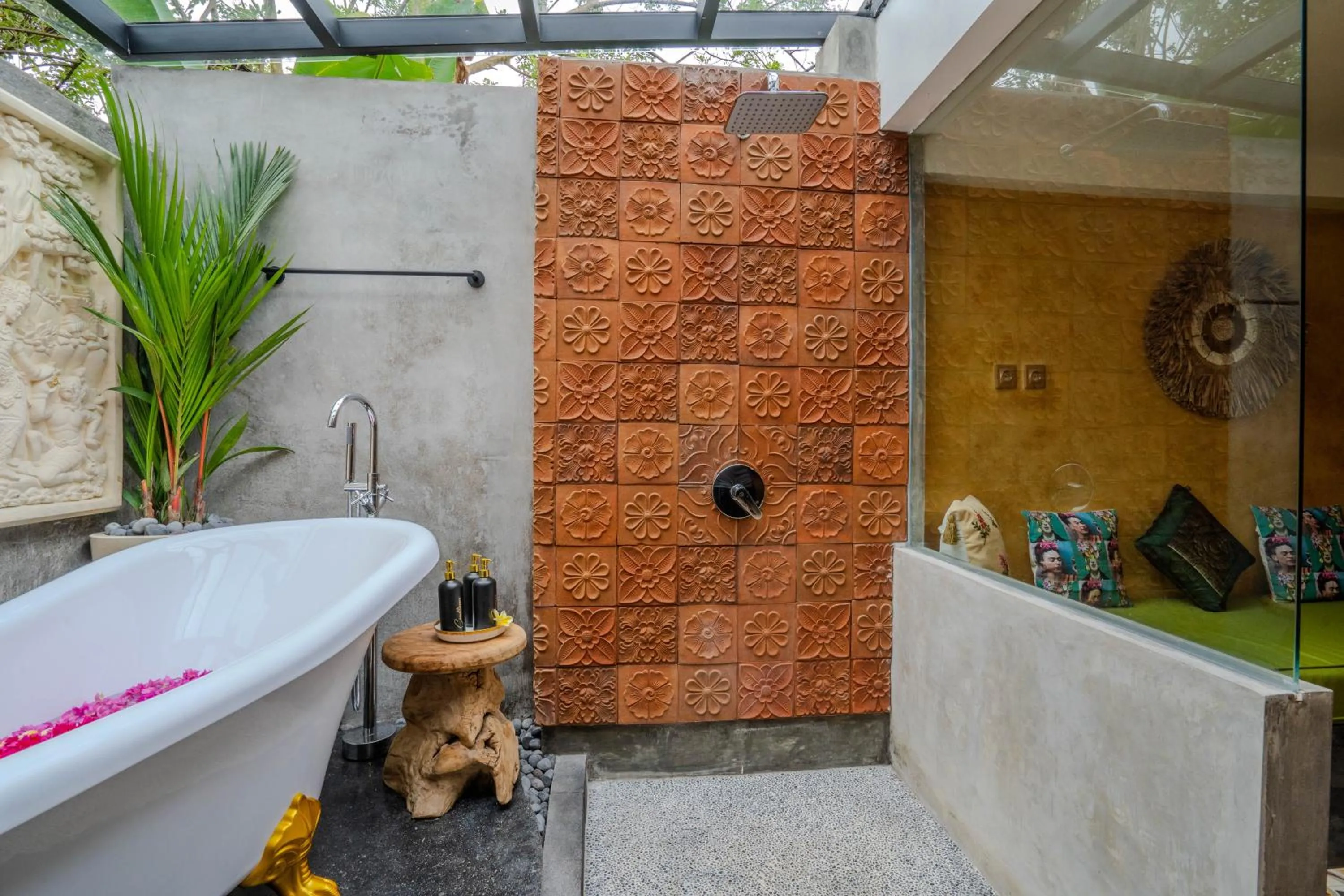 Shower in Imagine Bali