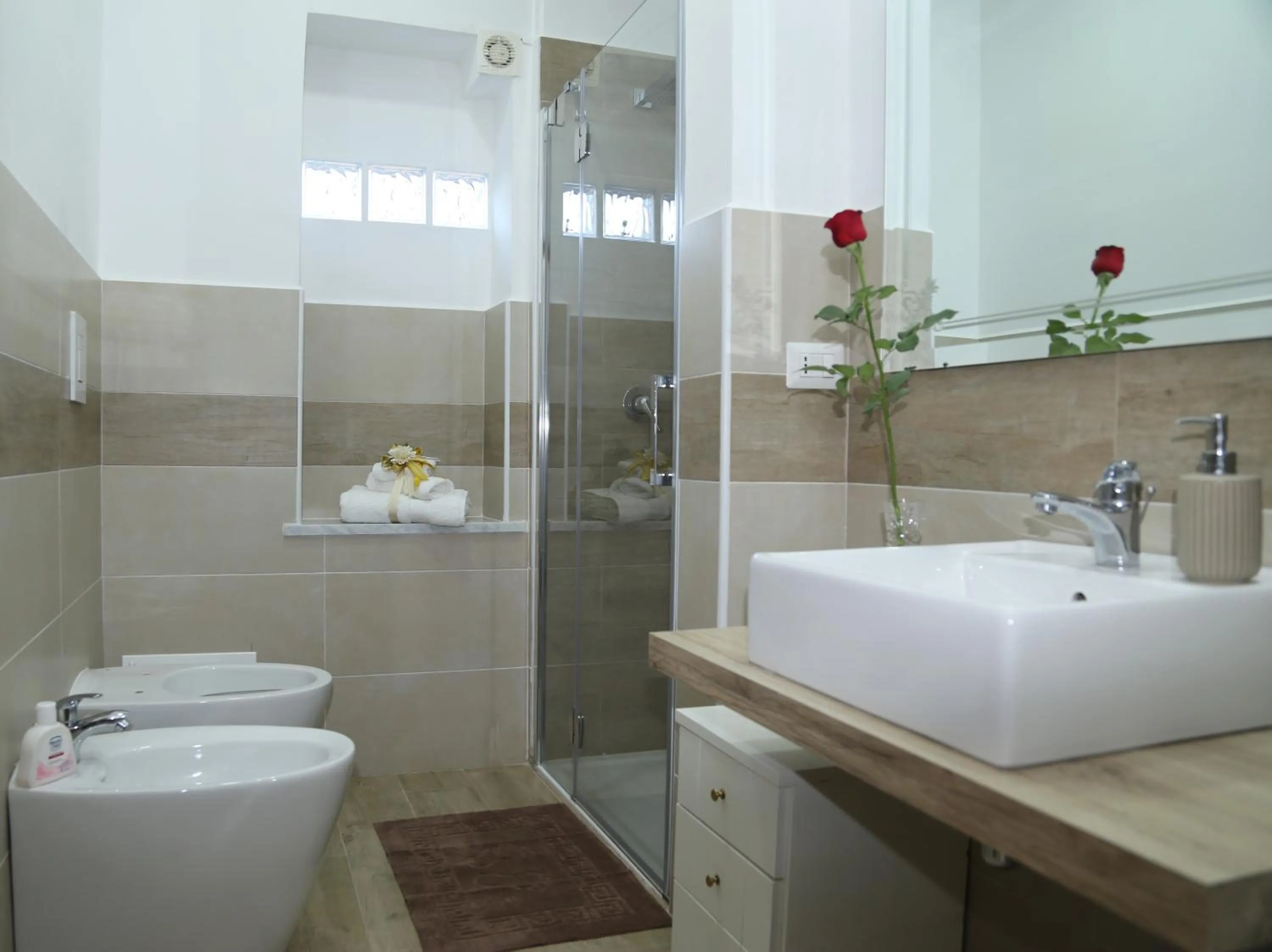 Shower in B&B Maison Blanche