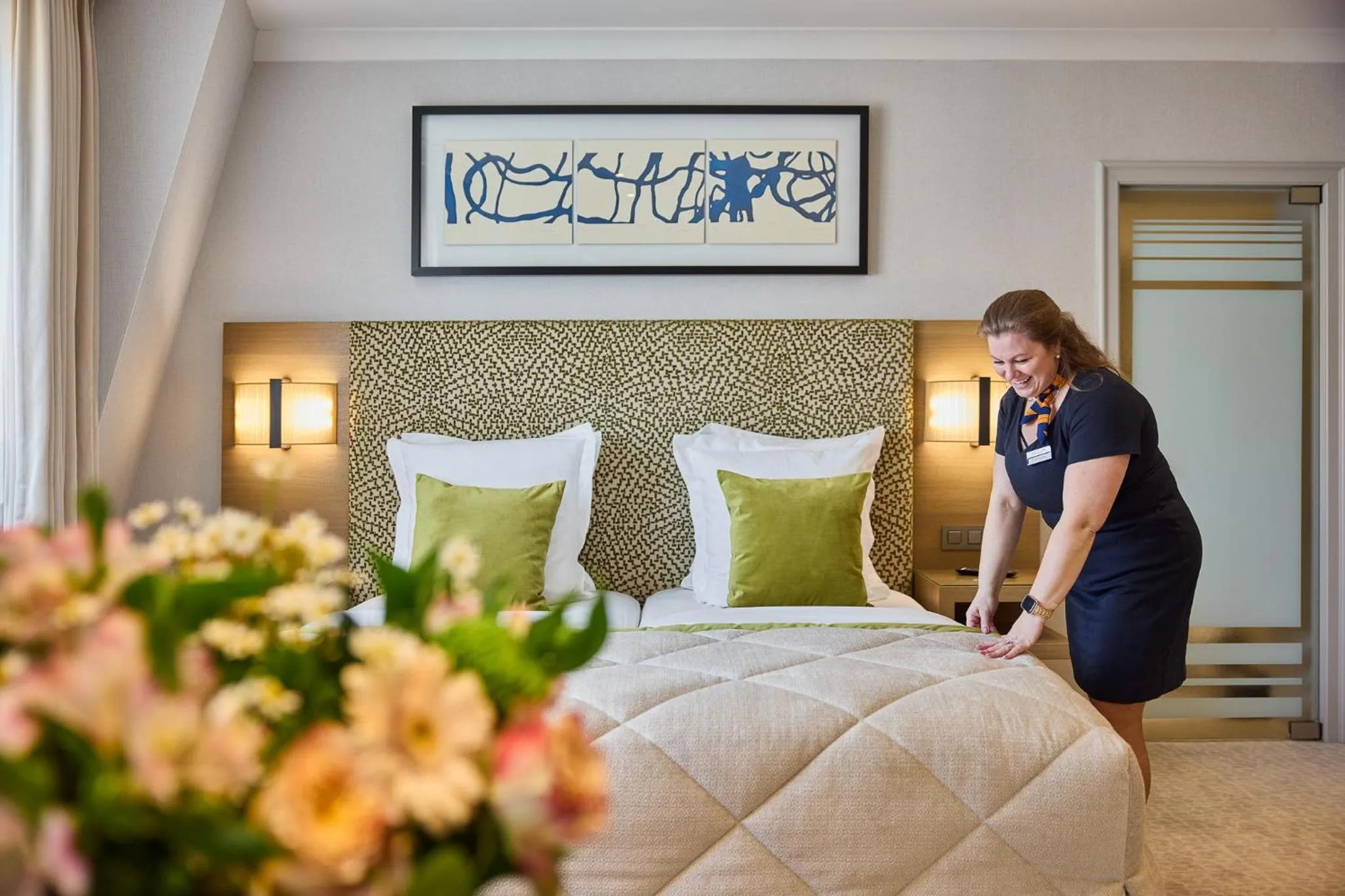 Staff, Bed in Hotel Aragon