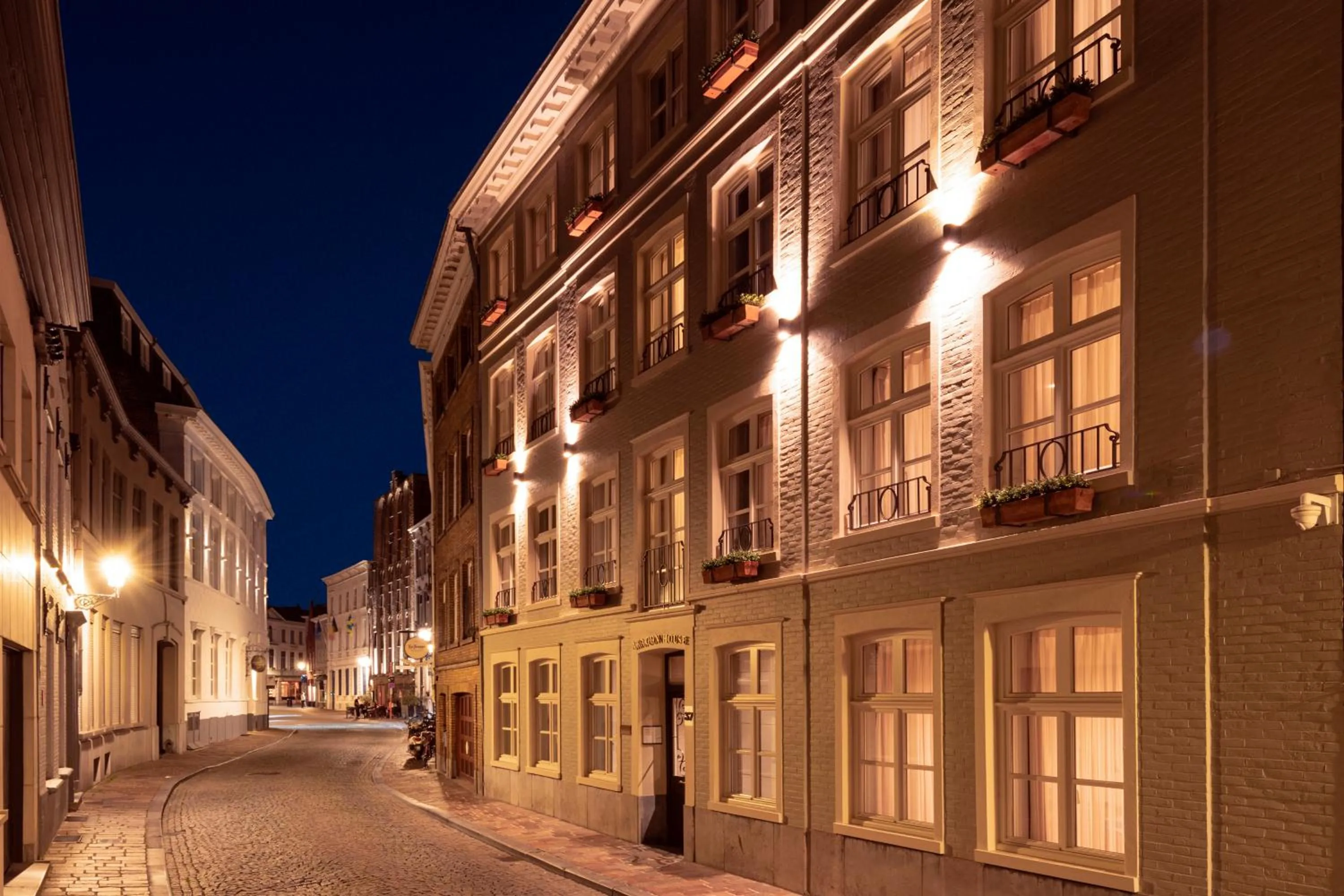 Property building in Hotel Aragon