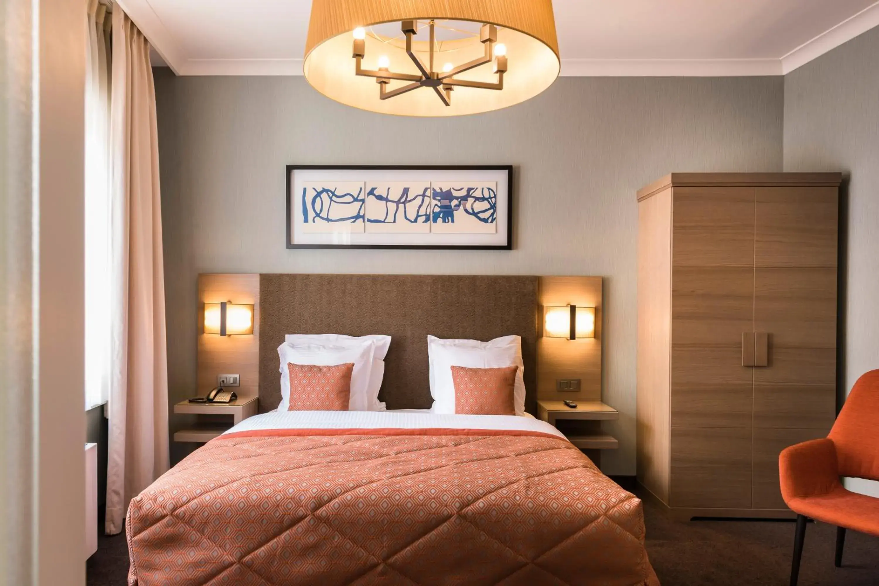 Charming Classic Room in Hotel Aragon Charming Classic Room in Hotel Aragon