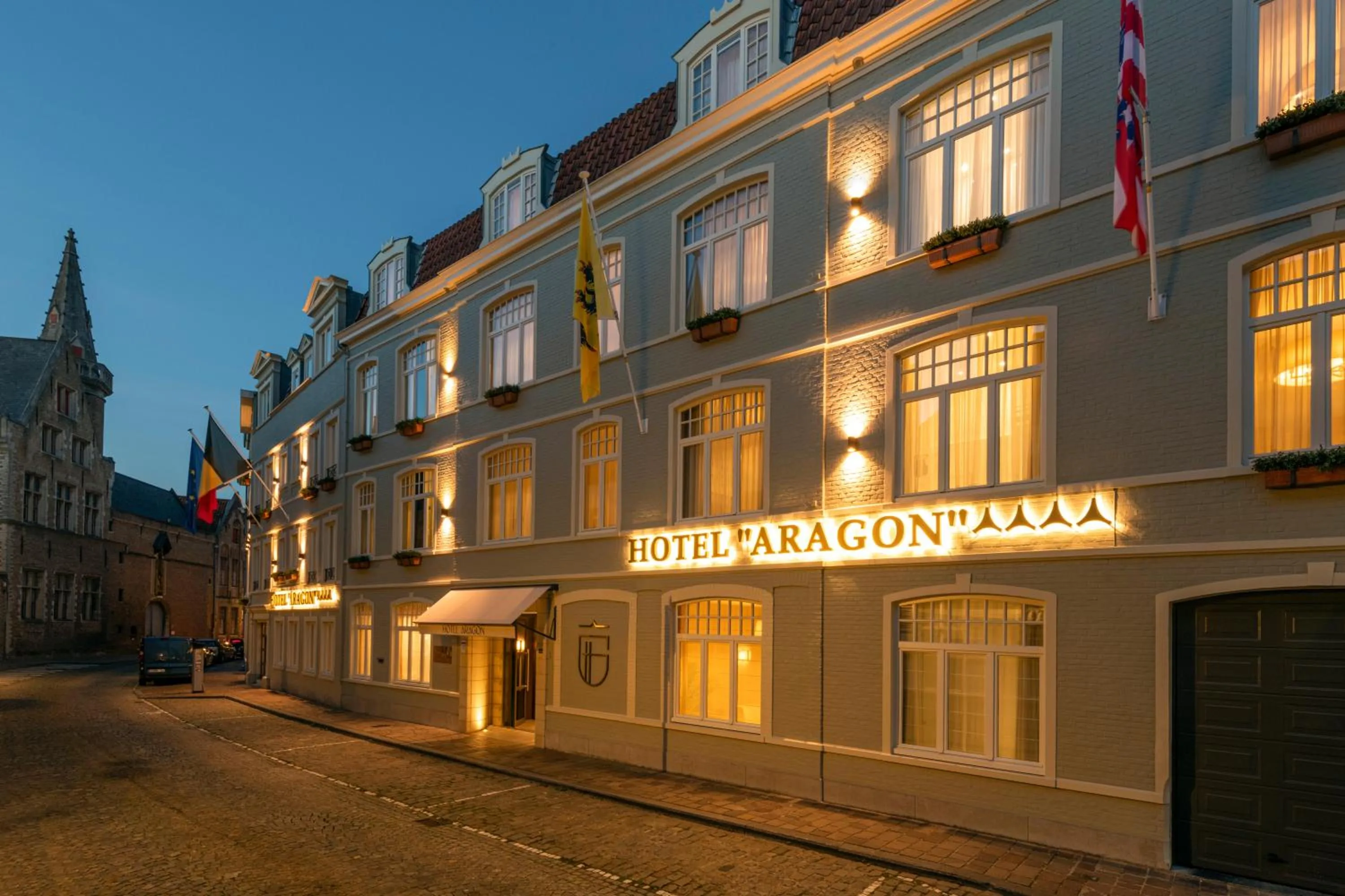 Property building in Hotel Aragon