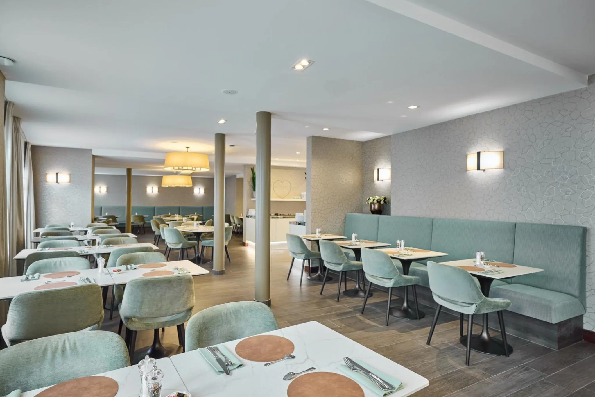 Restaurant/places to eat in Hotel Aragon