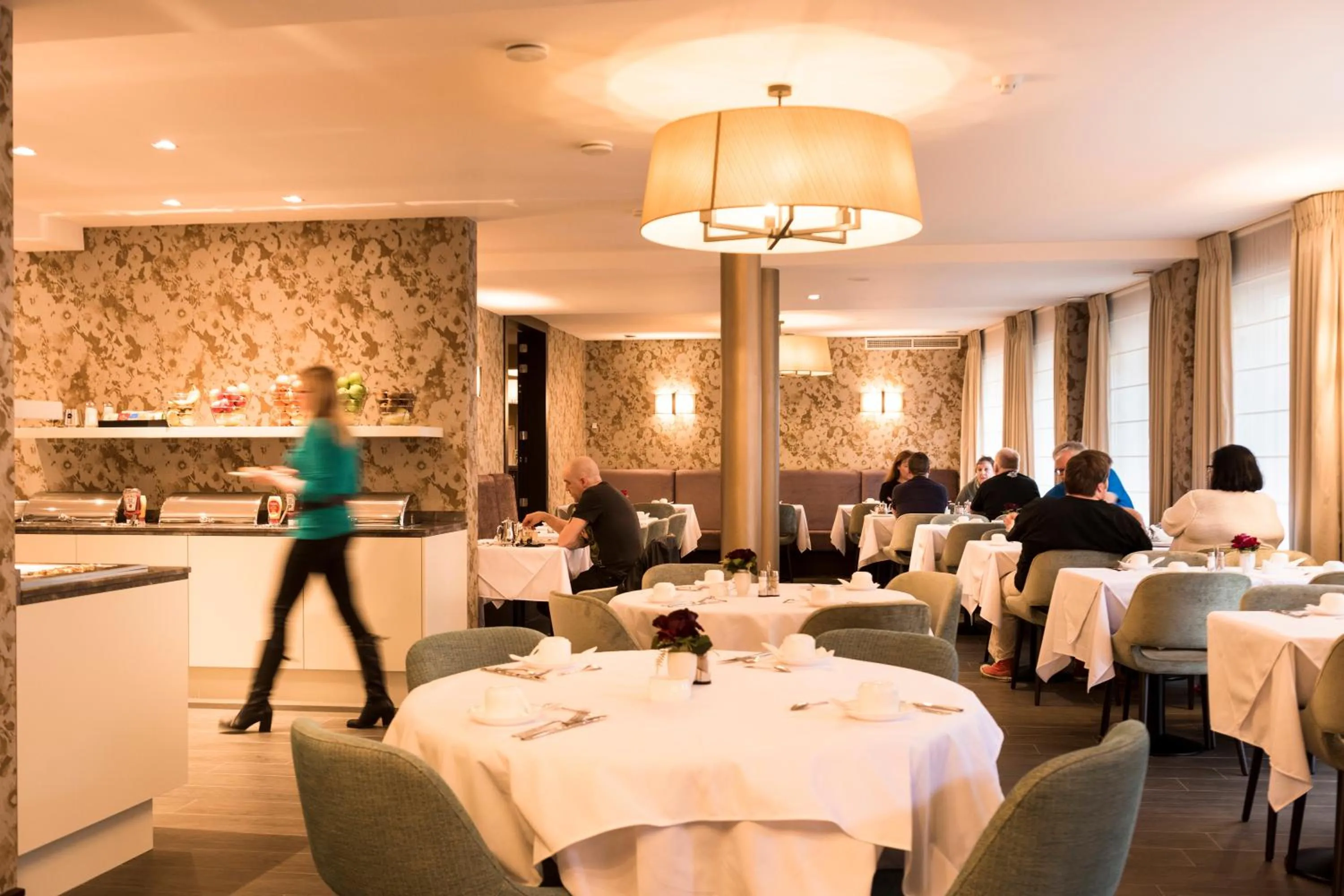 Restaurant/places to eat in Hotel Aragon