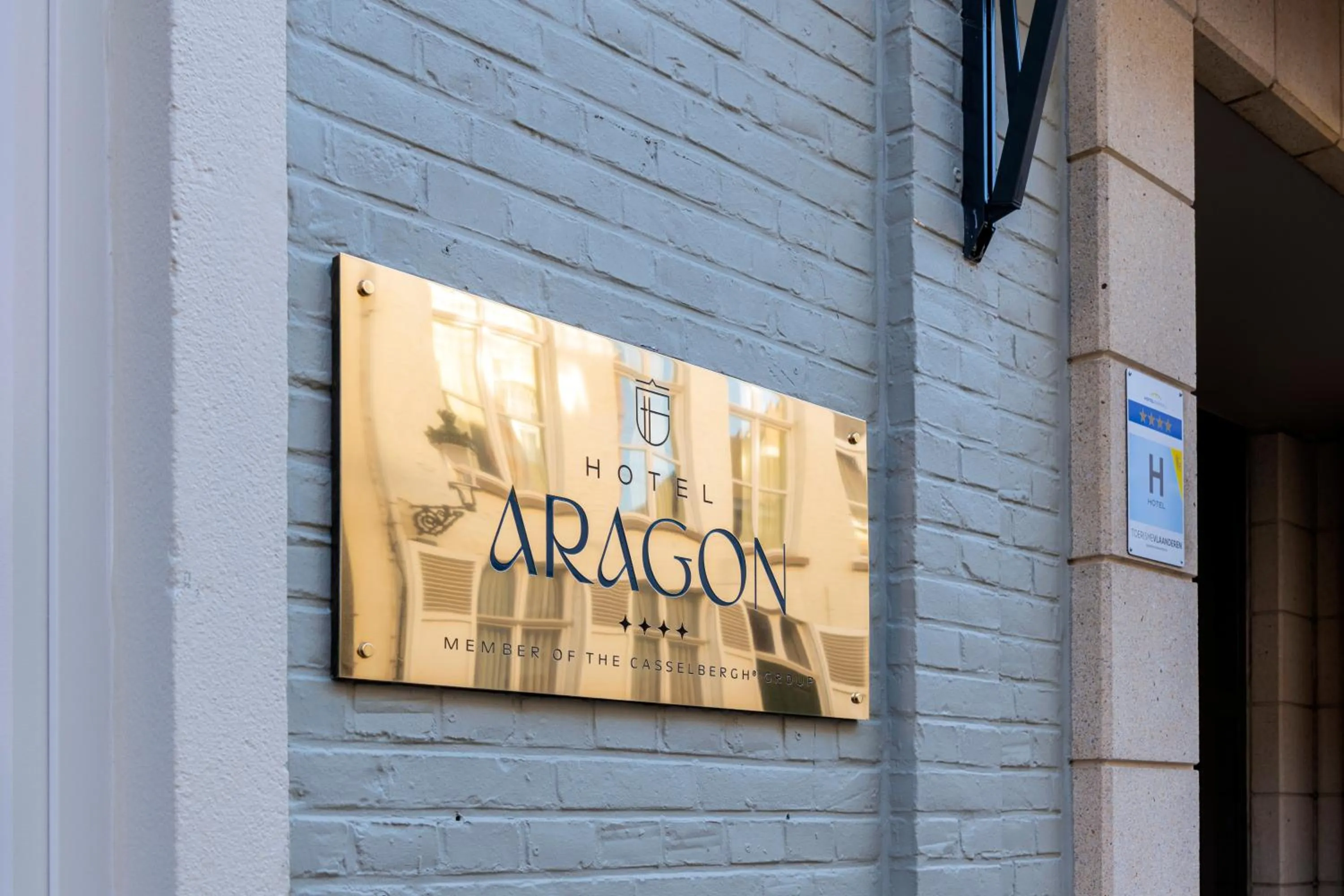 Facade/entrance in Hotel Aragon