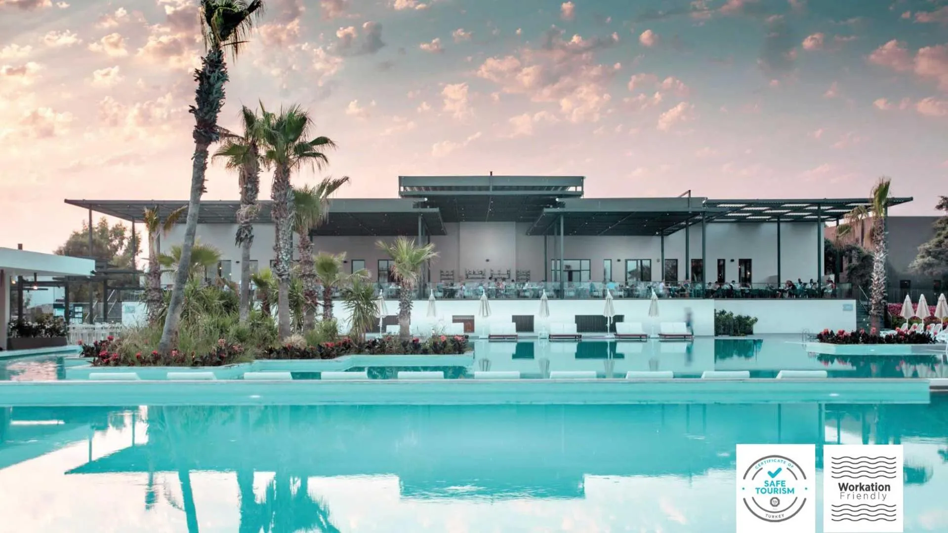 Pool view in Paloma Orenda