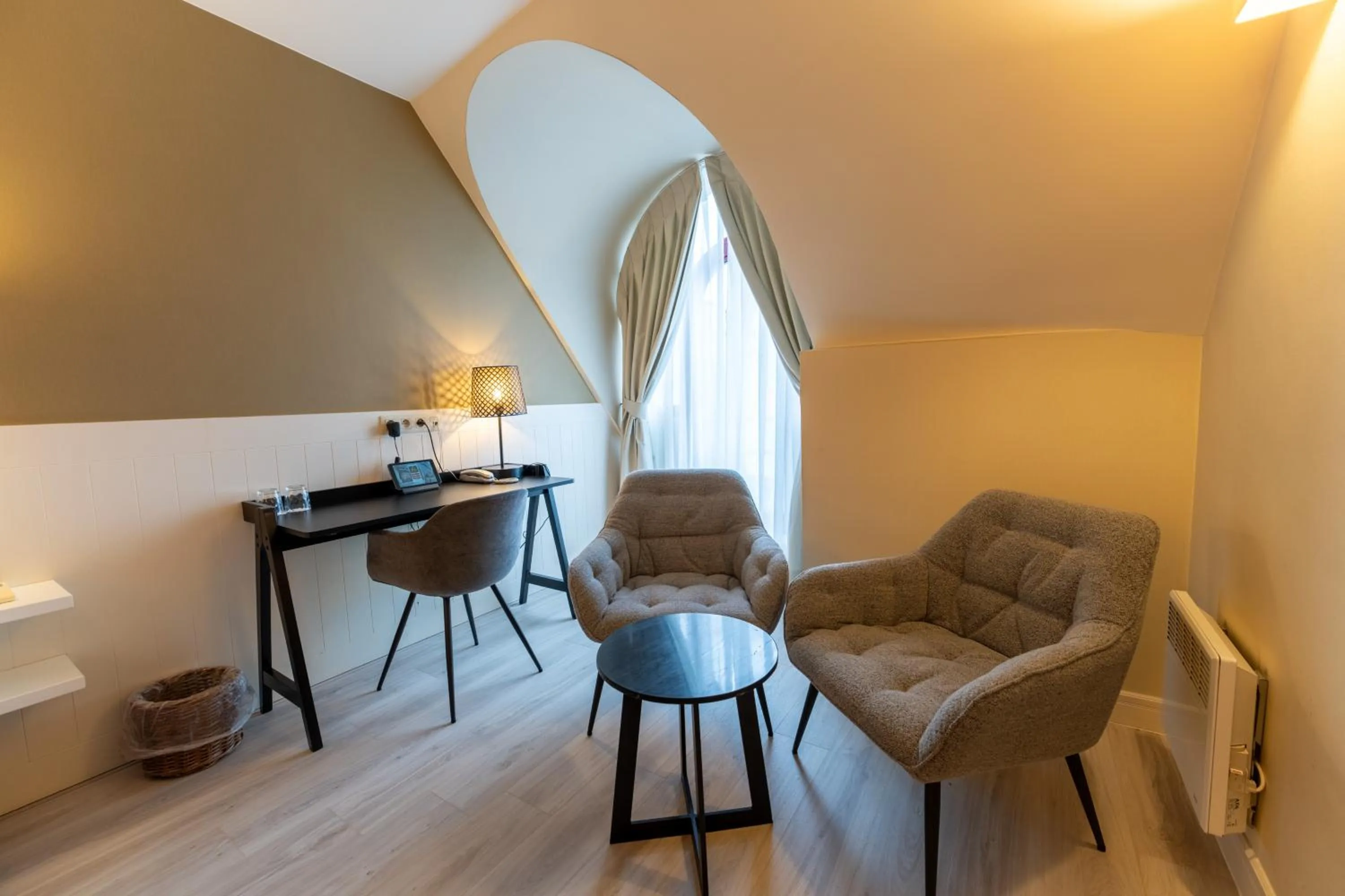 Seating area in Hotel Acacia