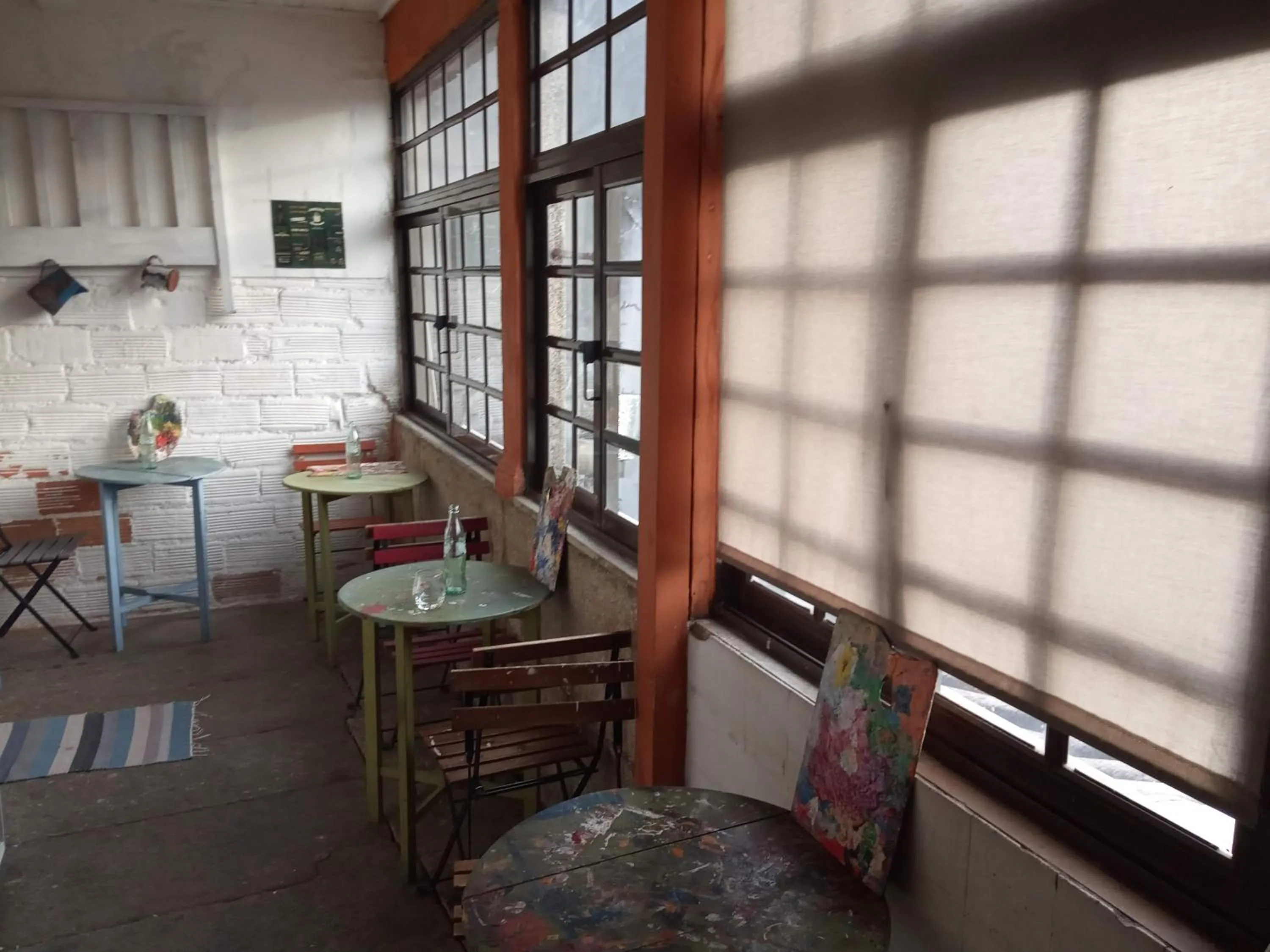 Communal kitchen in Family Adams House Hostel