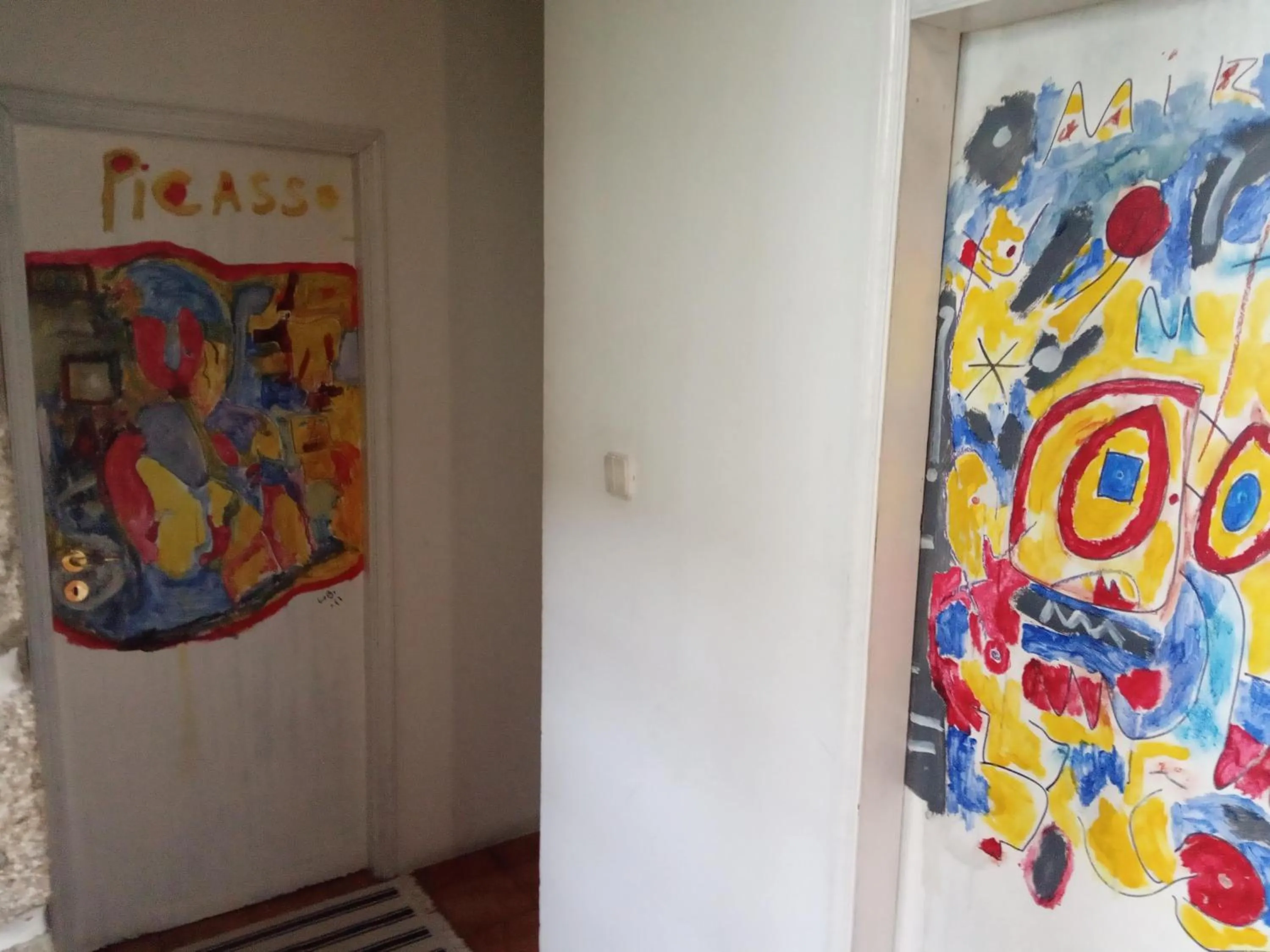 Decorative detail in Family Adams House Hostel