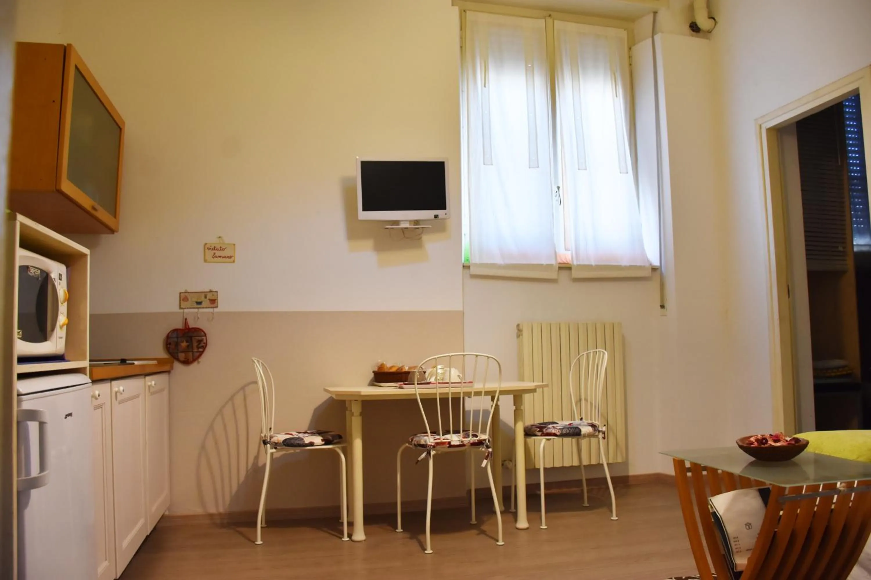 Kitchen or kitchenette in B&B via Roma