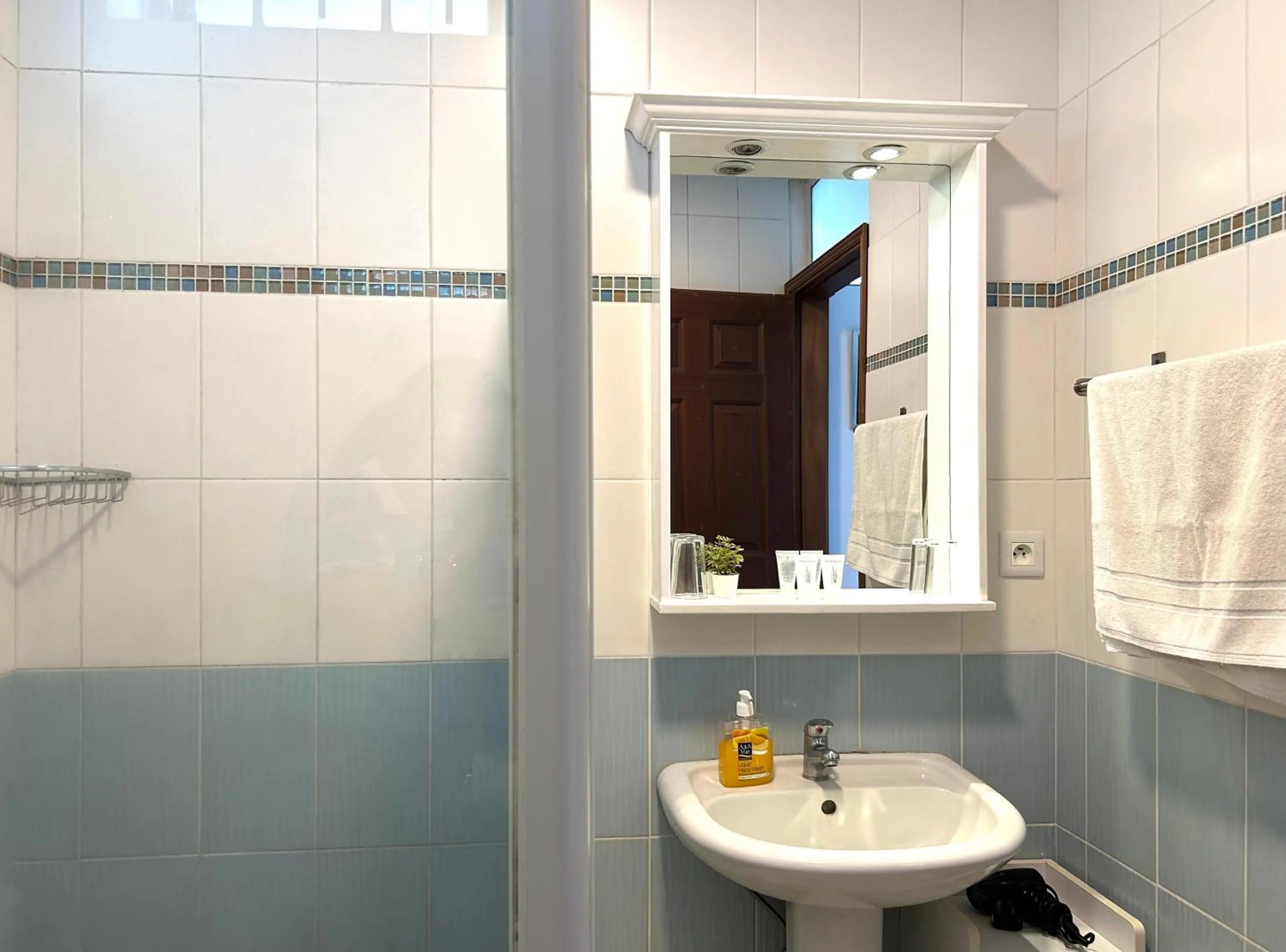 Bathroom in Blue Beryl Guest House