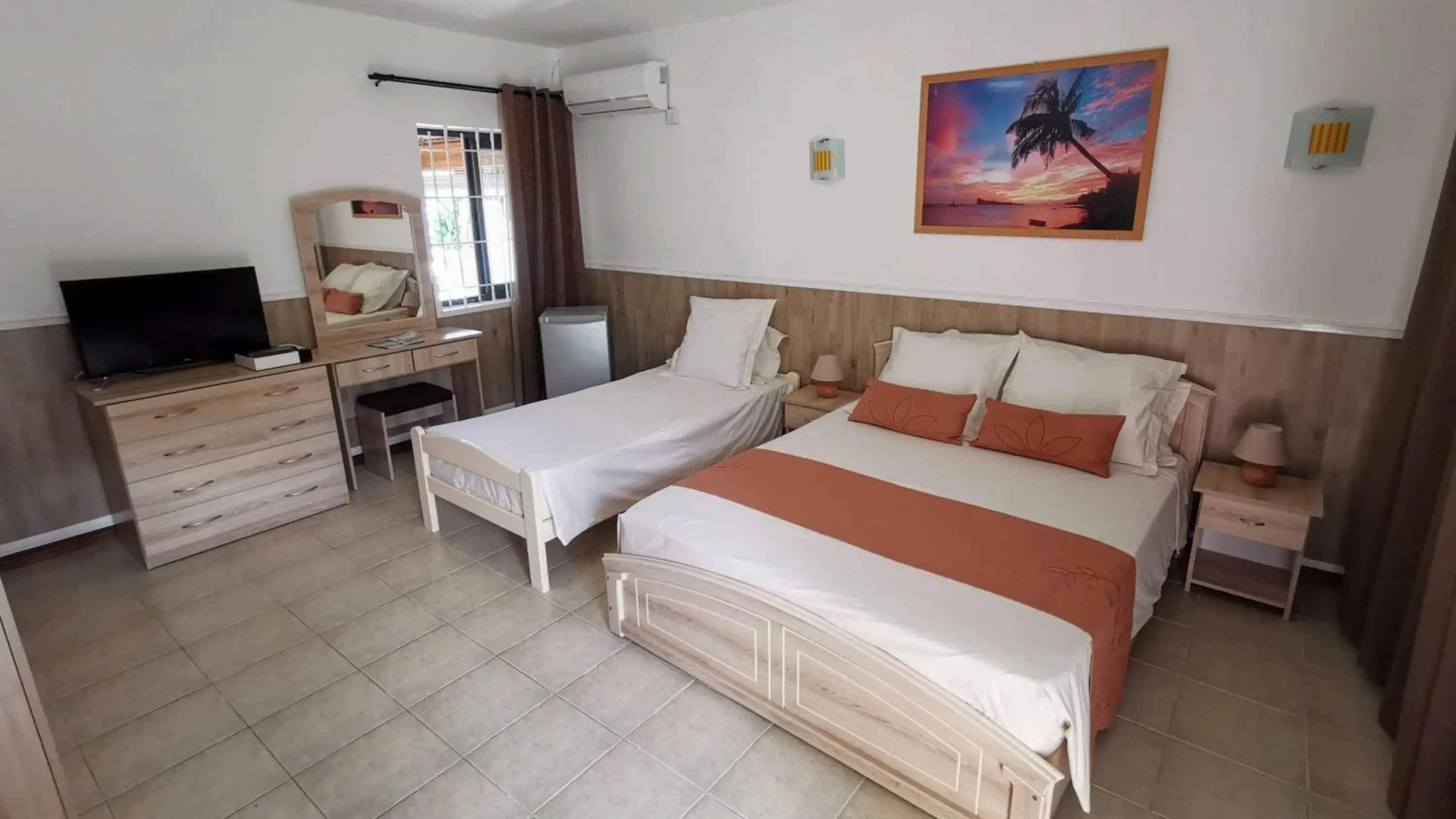 Double Room with Private Bathroom in Blue Beryl Guest House Double Room with Private Bathroom in Blue Beryl Guest House