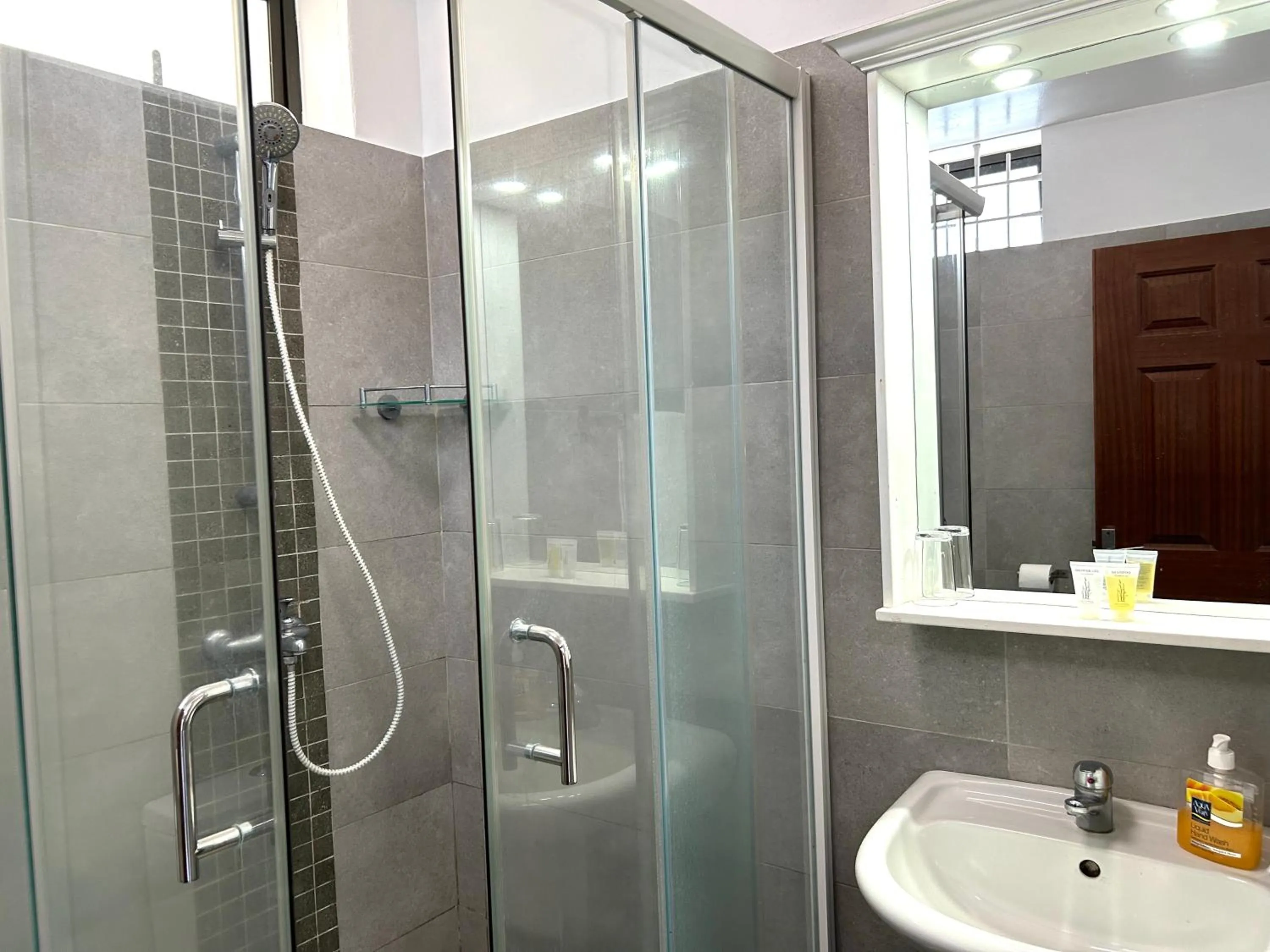 Bathroom in Blue Beryl Guest House